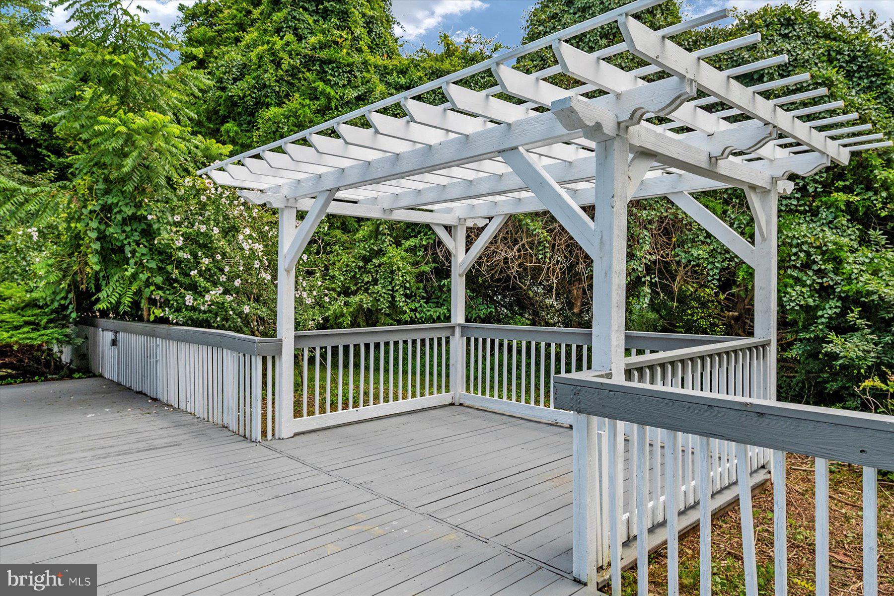 PARIS PINES - Residential