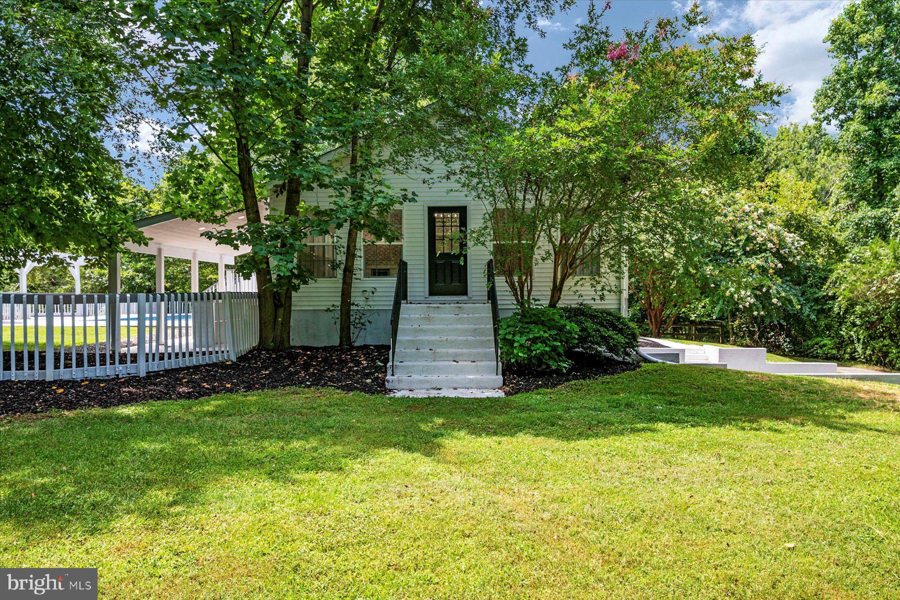 PARIS PINES - Residential