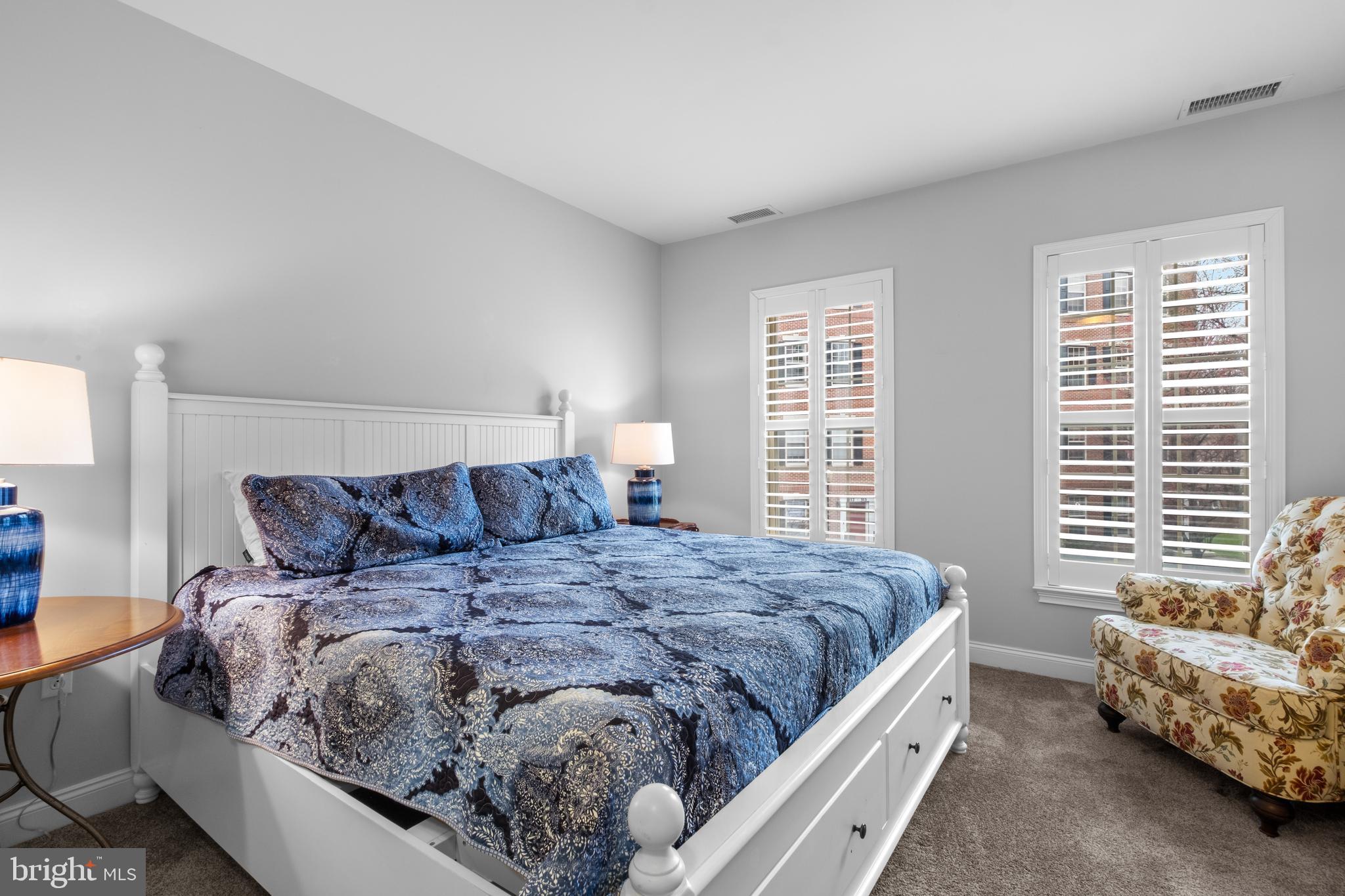 NAVAL SQUARE - Residential