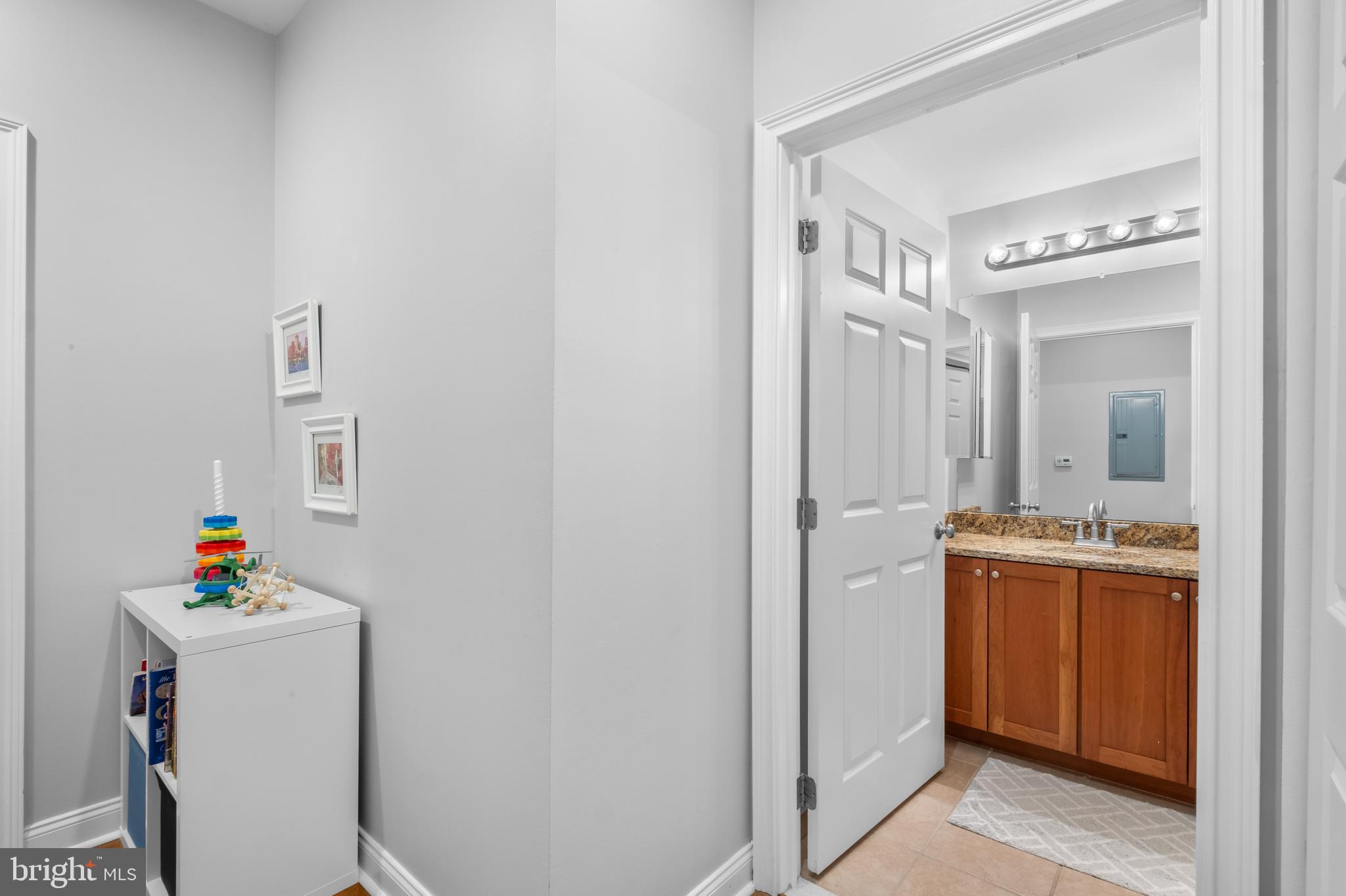 NAVAL SQUARE - Residential