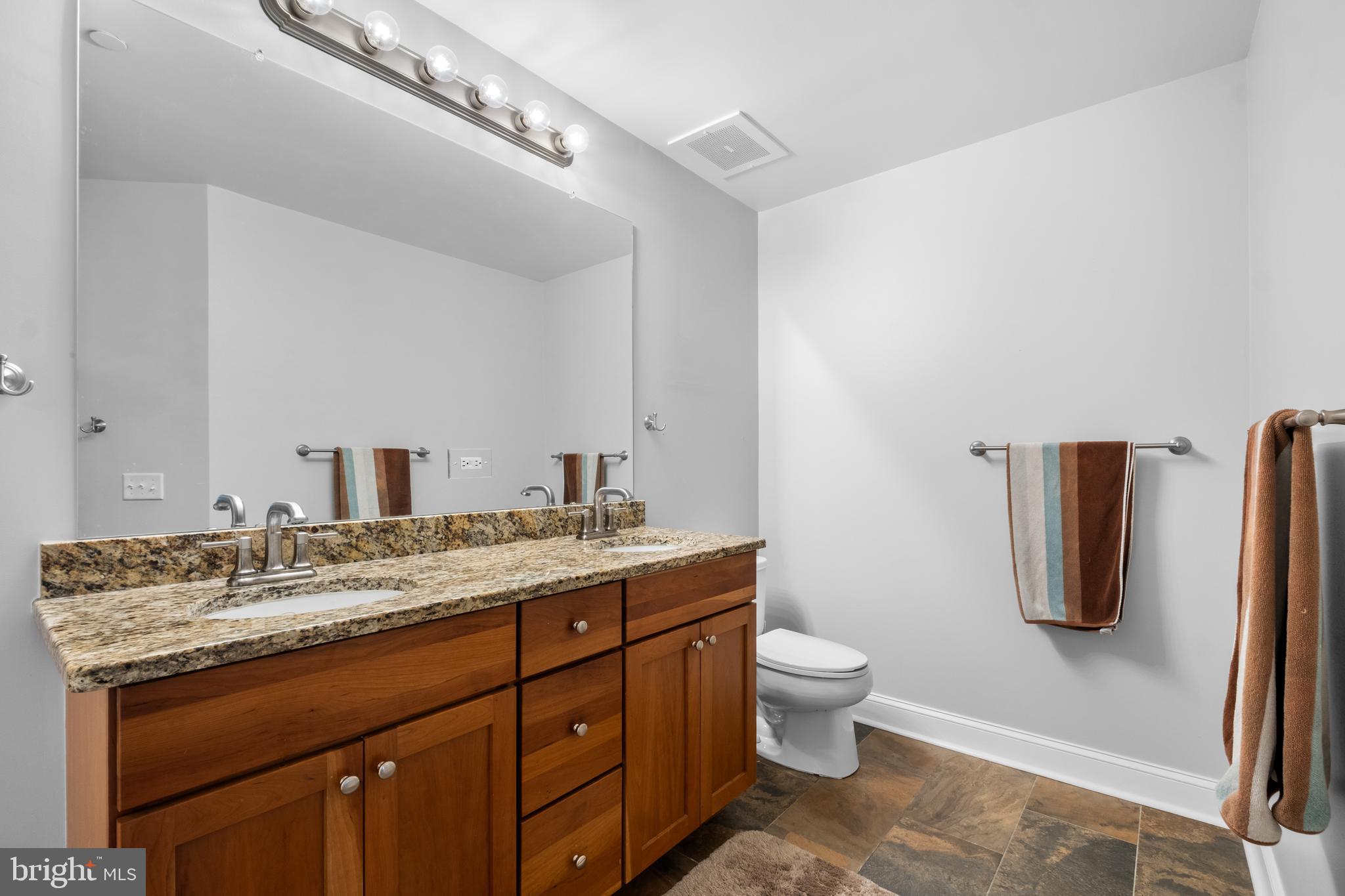 NAVAL SQUARE - Residential