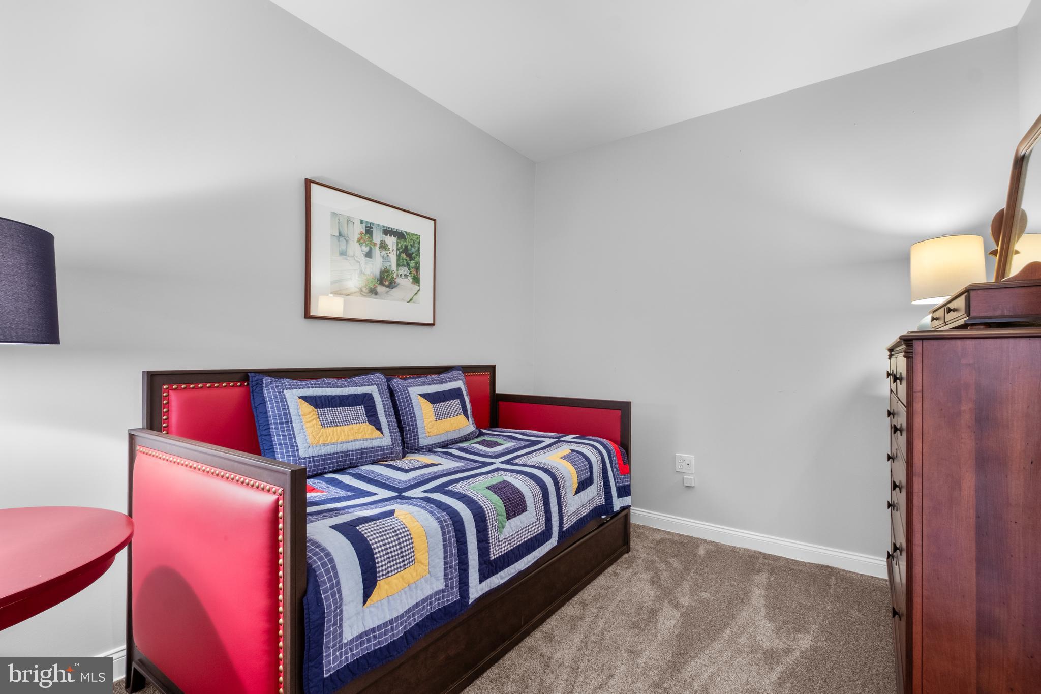 NAVAL SQUARE - Residential