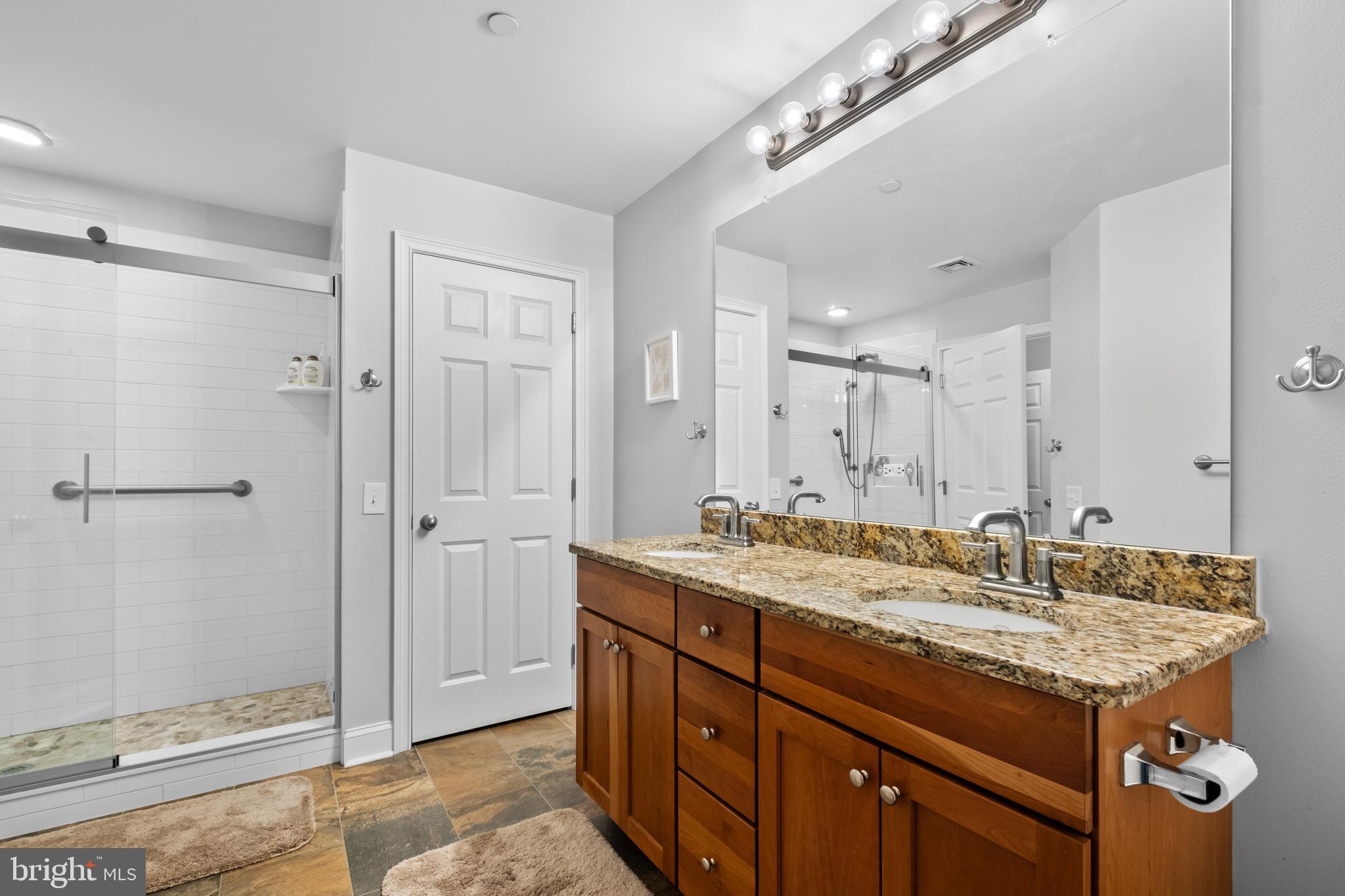 NAVAL SQUARE - Residential