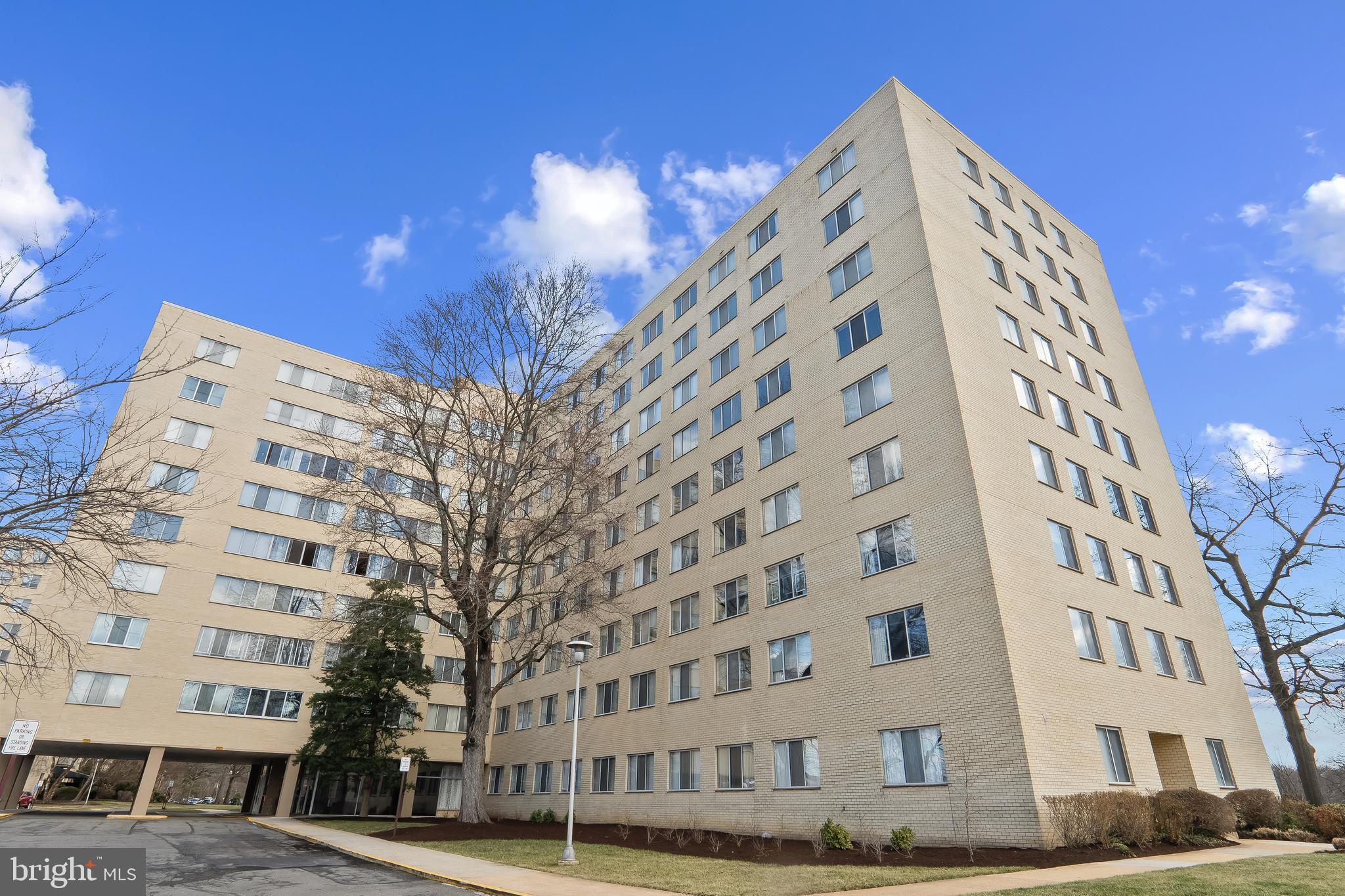 RIVER TOWERS - Residential