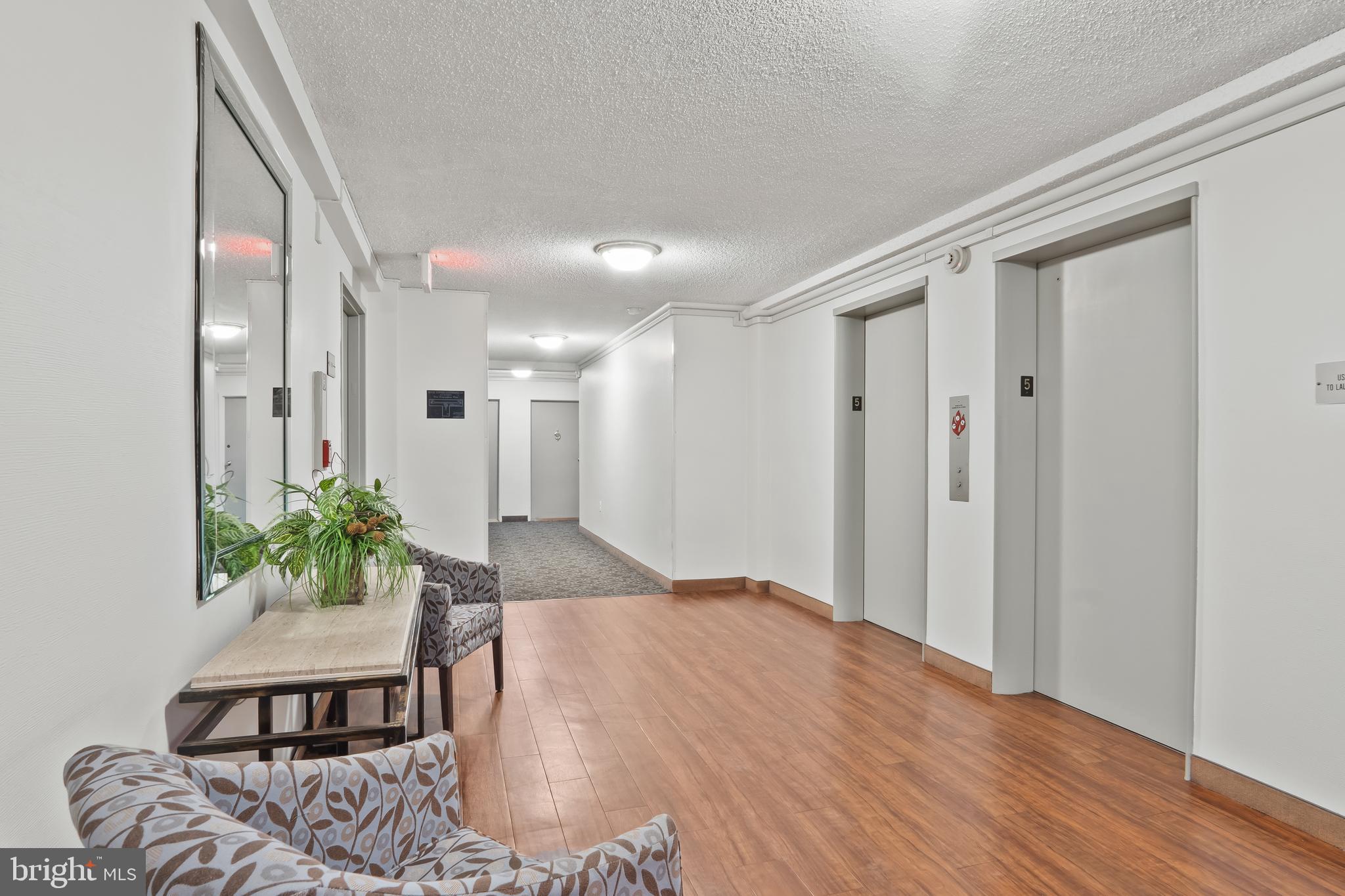 RIVER TOWERS - Residential