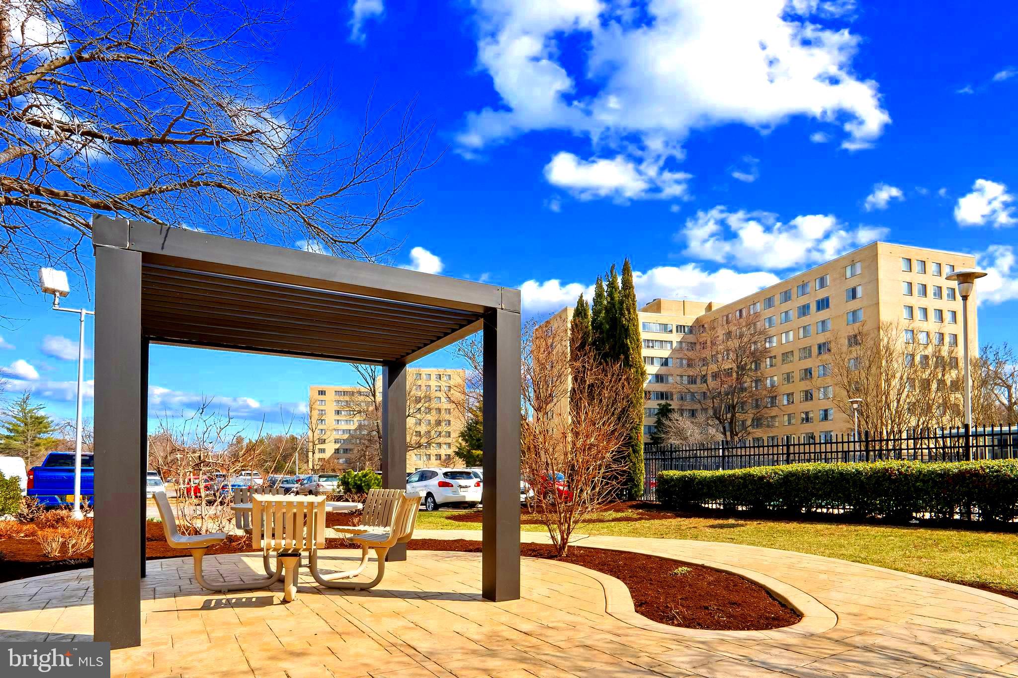 RIVER TOWERS - Residential