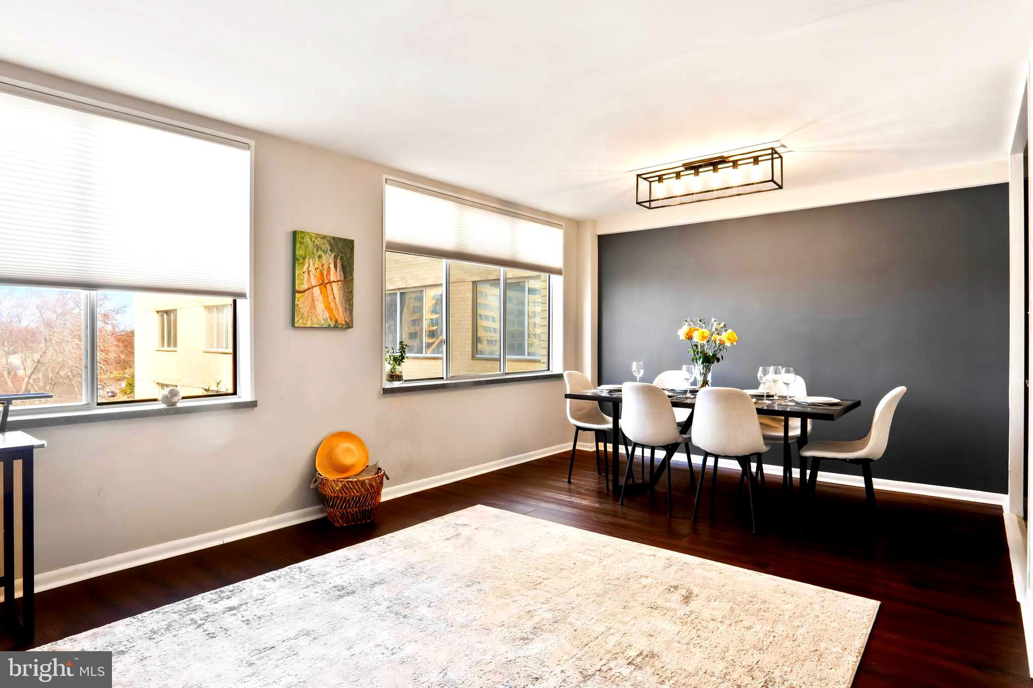 RIVER TOWERS - Residential