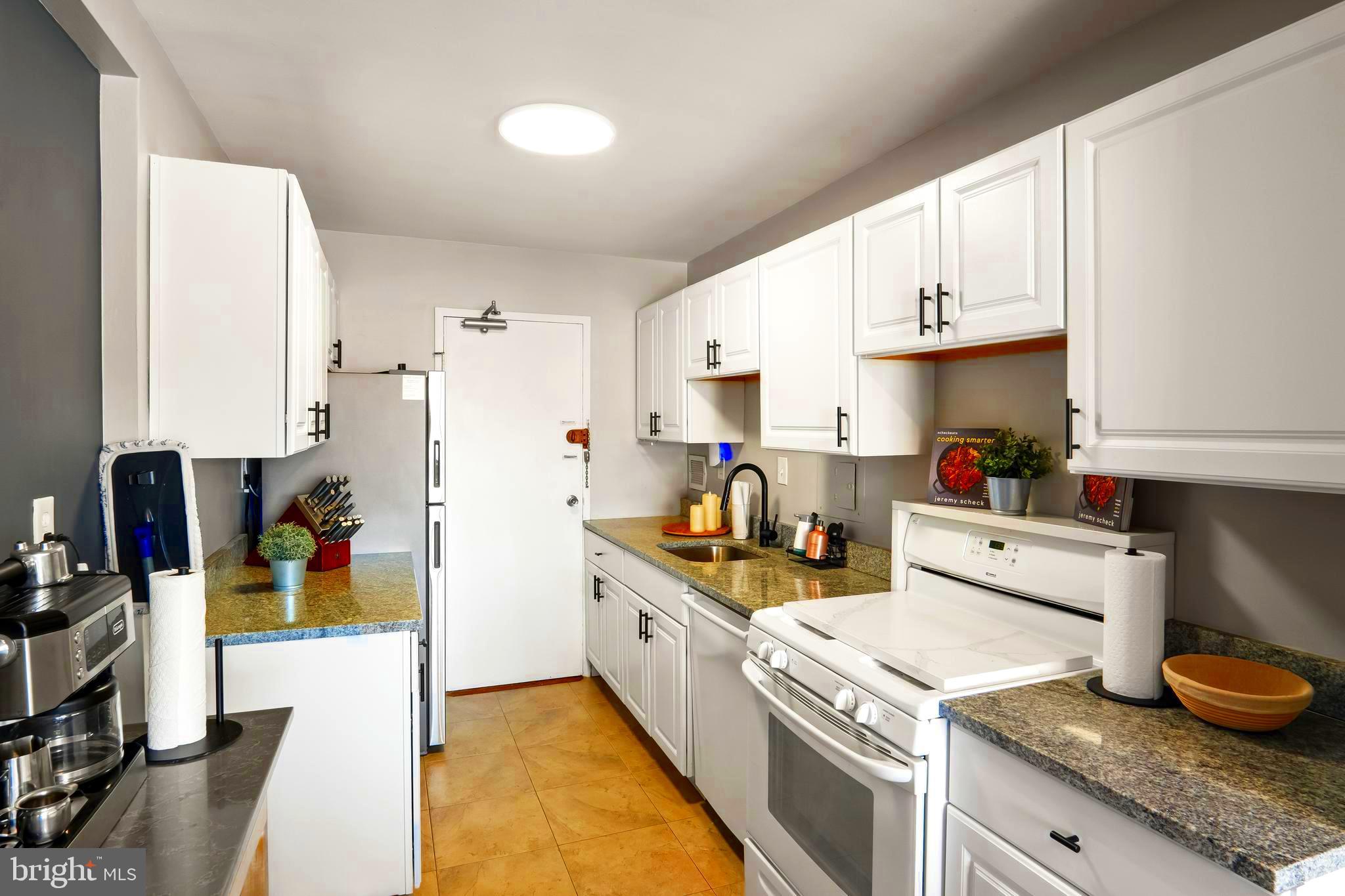 RIVER TOWERS - Residential