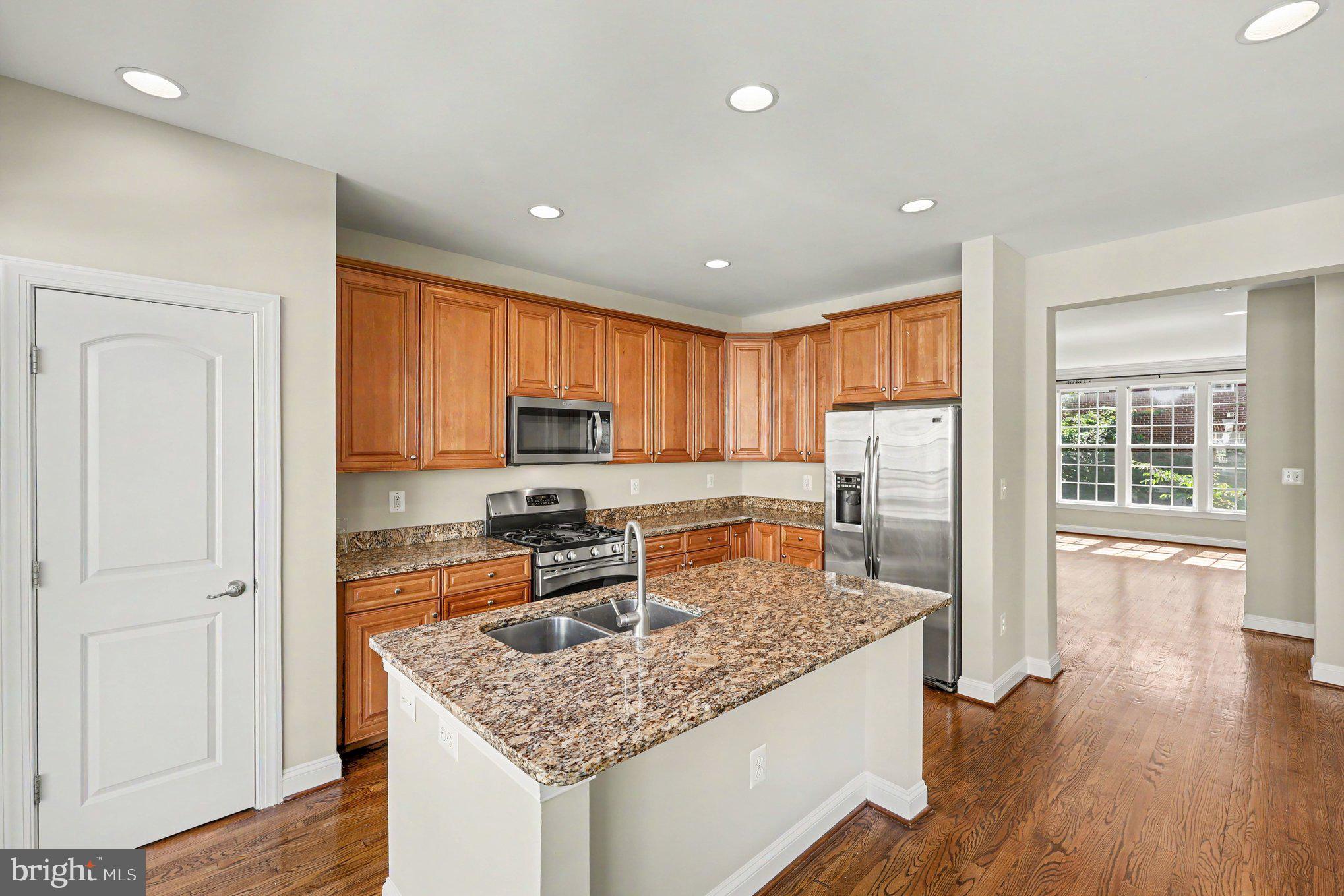 THE RESERVE AT TYSONS CORNER - Residential