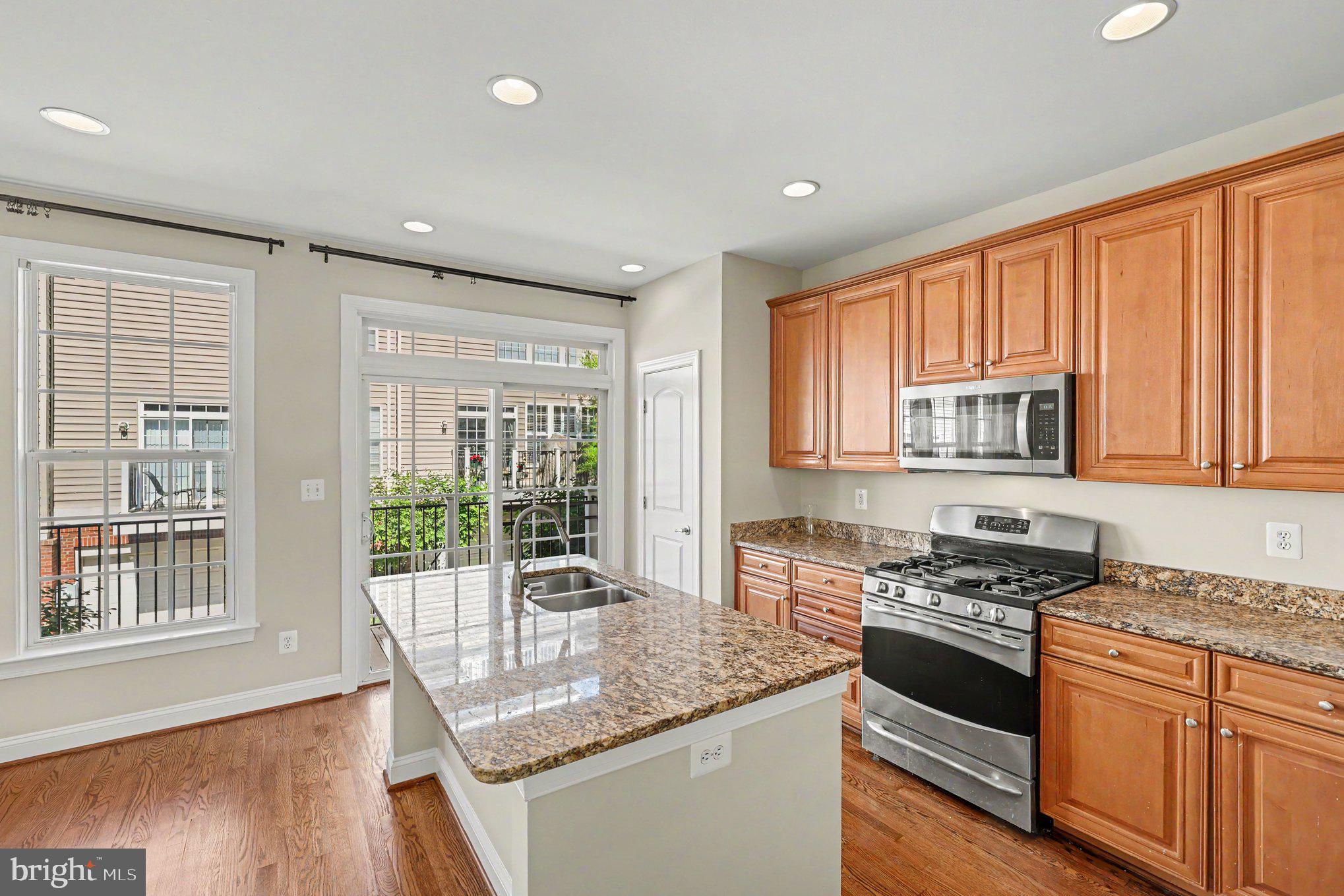 THE RESERVE AT TYSONS CORNER - Residential