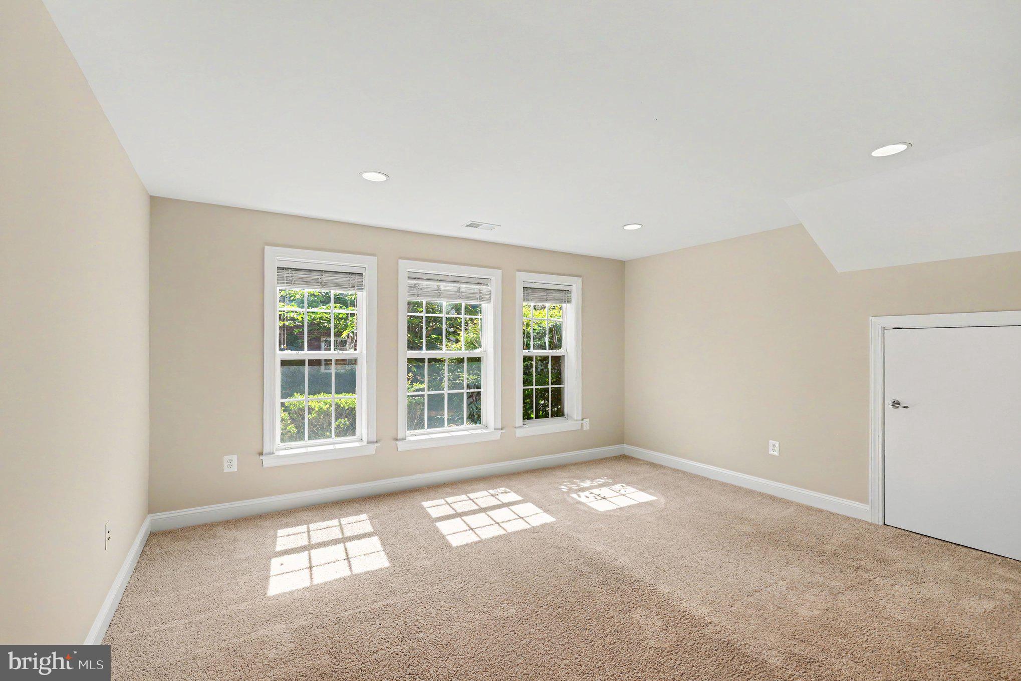 THE RESERVE AT TYSONS CORNER - Residential