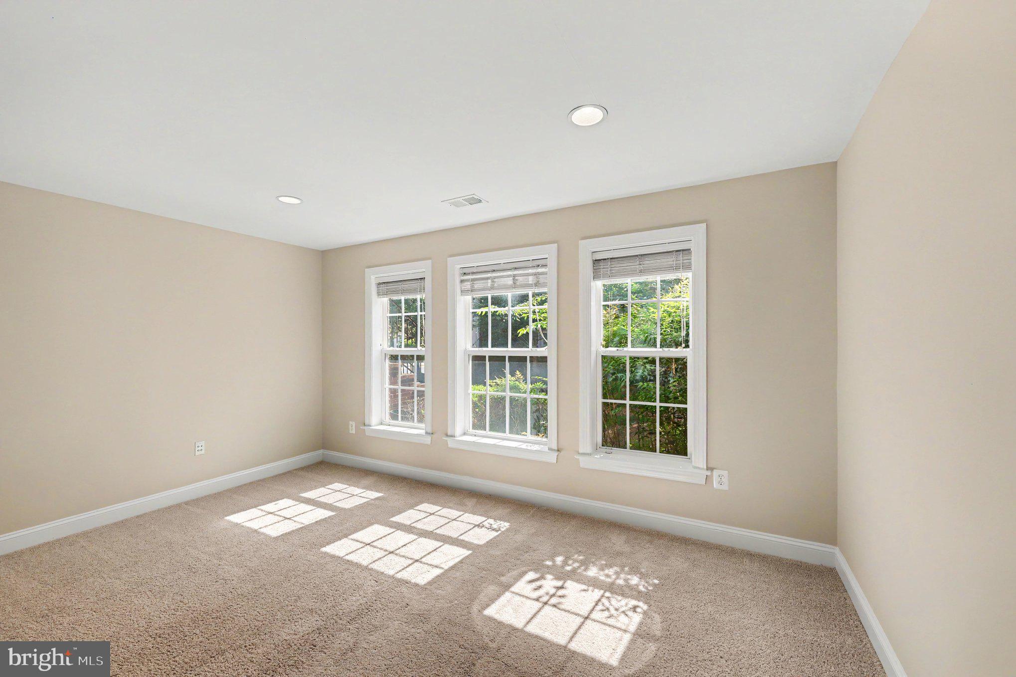 THE RESERVE AT TYSONS CORNER - Residential