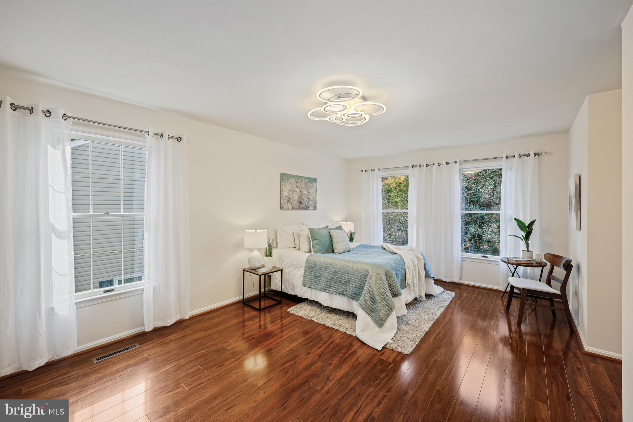 BURLEIGH MANOR - Residential