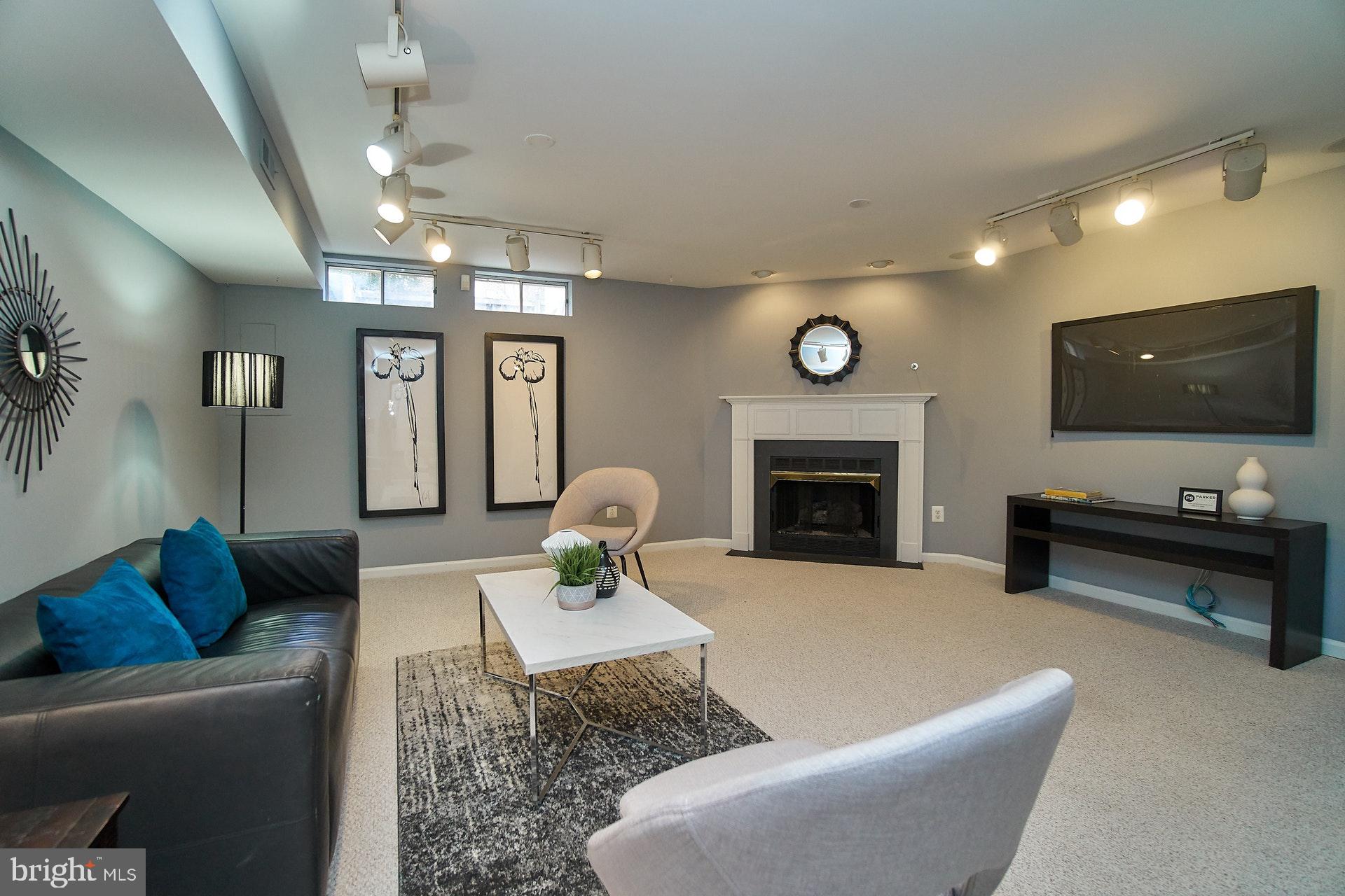 VINTAGE PLACE - Residential