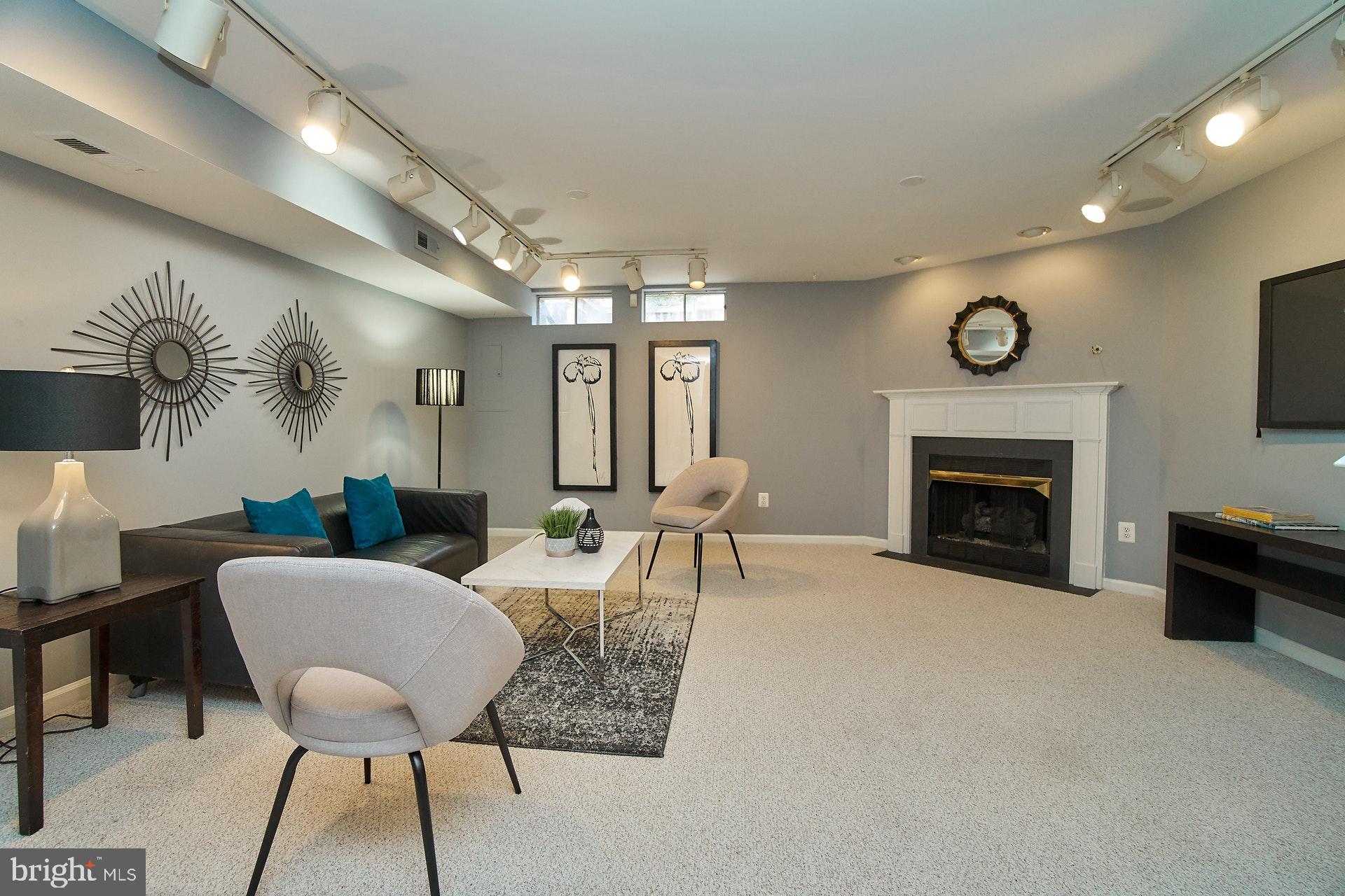 VINTAGE PLACE - Residential