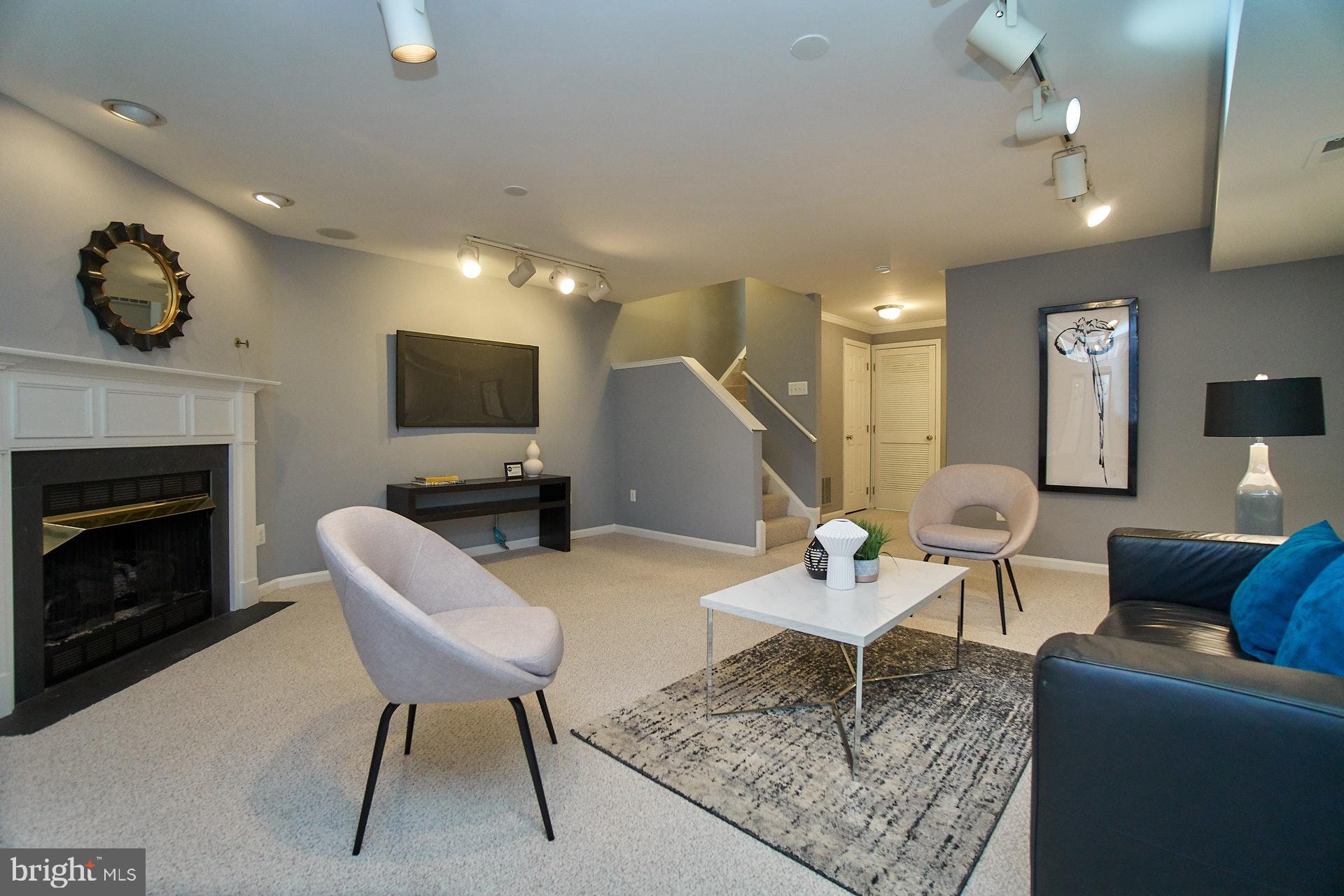 VINTAGE PLACE - Residential