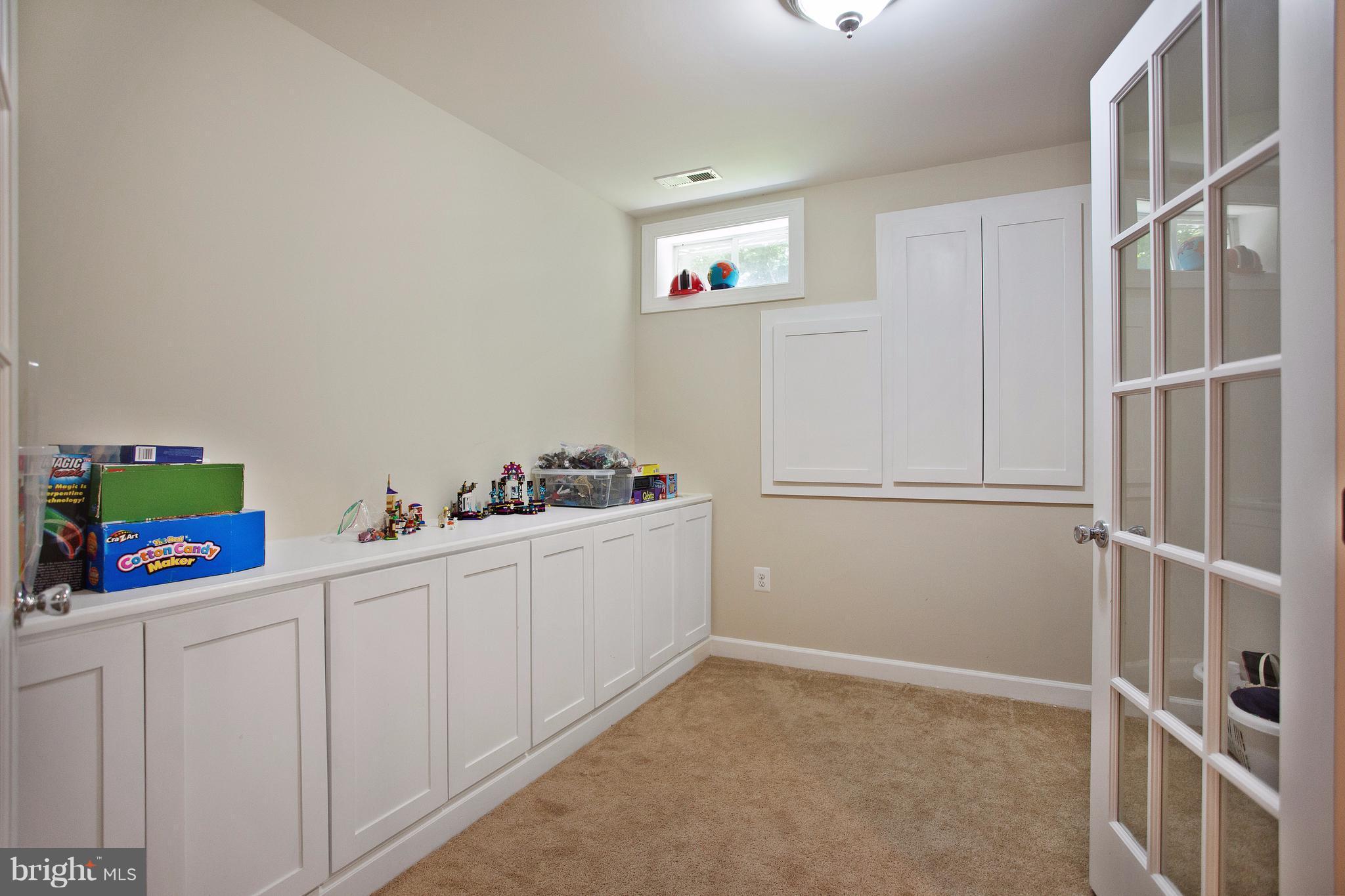 ROUNDTREE PARK - Residential Lease