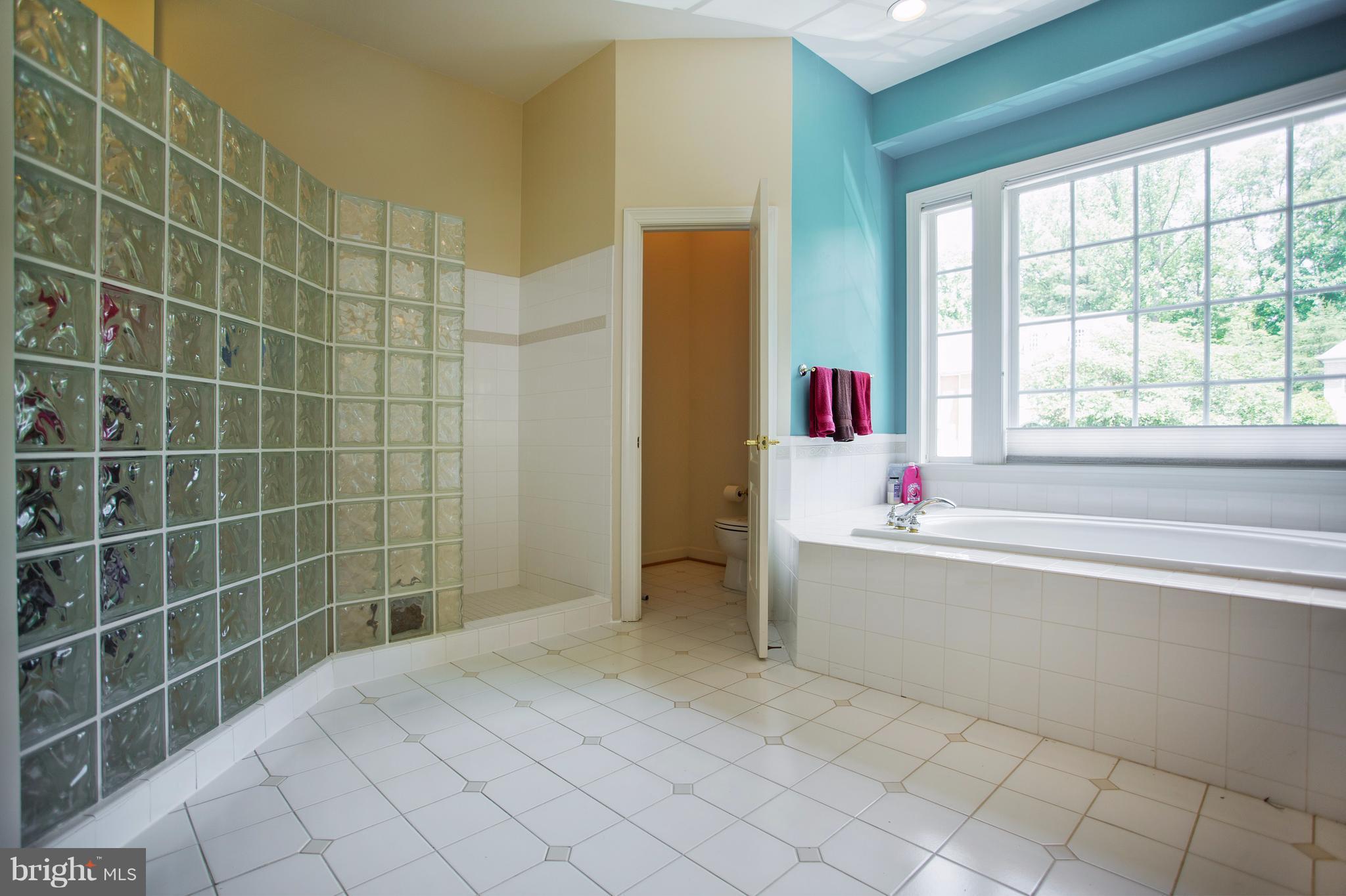 ROUNDTREE PARK - Residential Lease