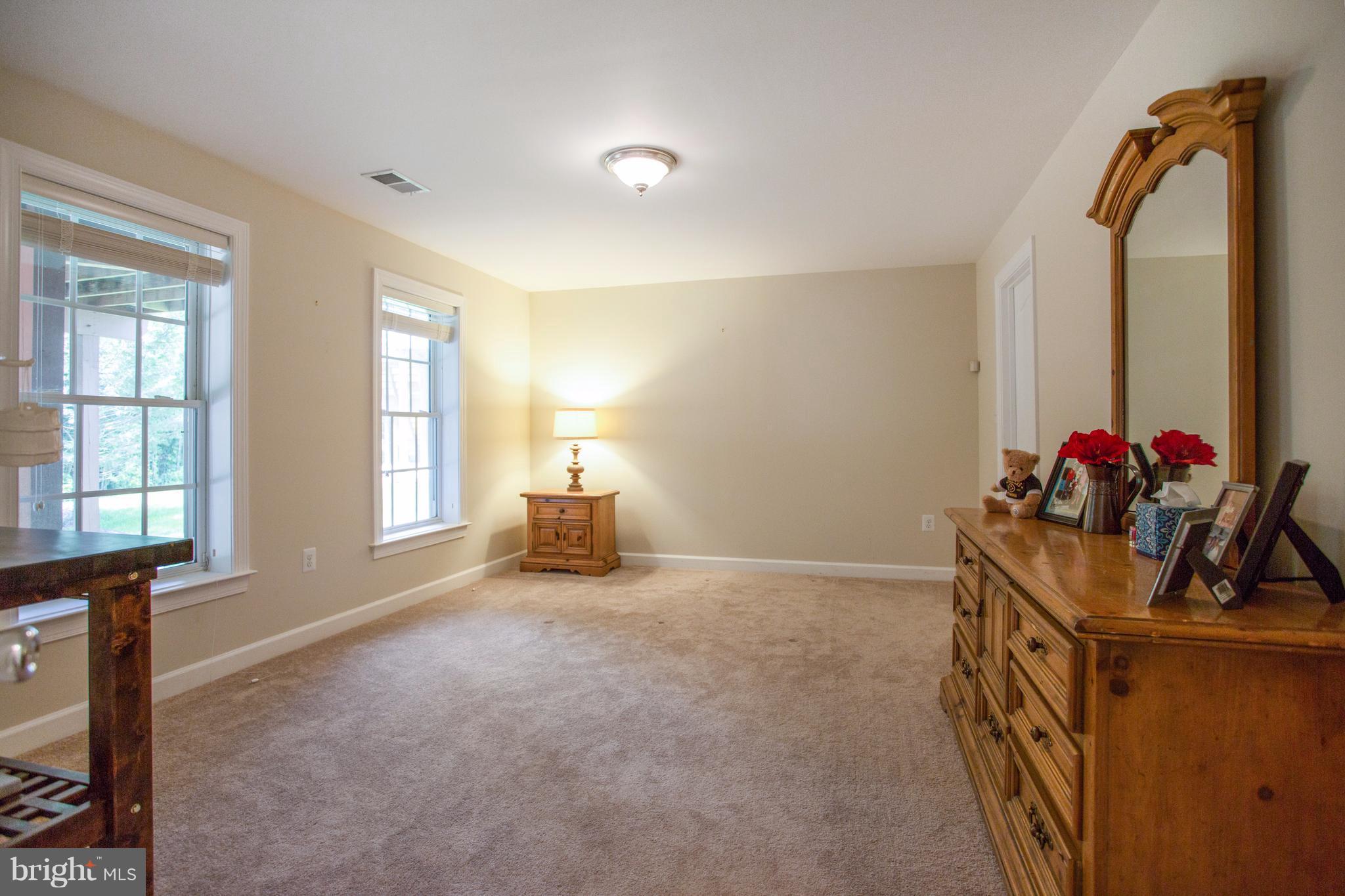 ROUNDTREE PARK - Residential Lease