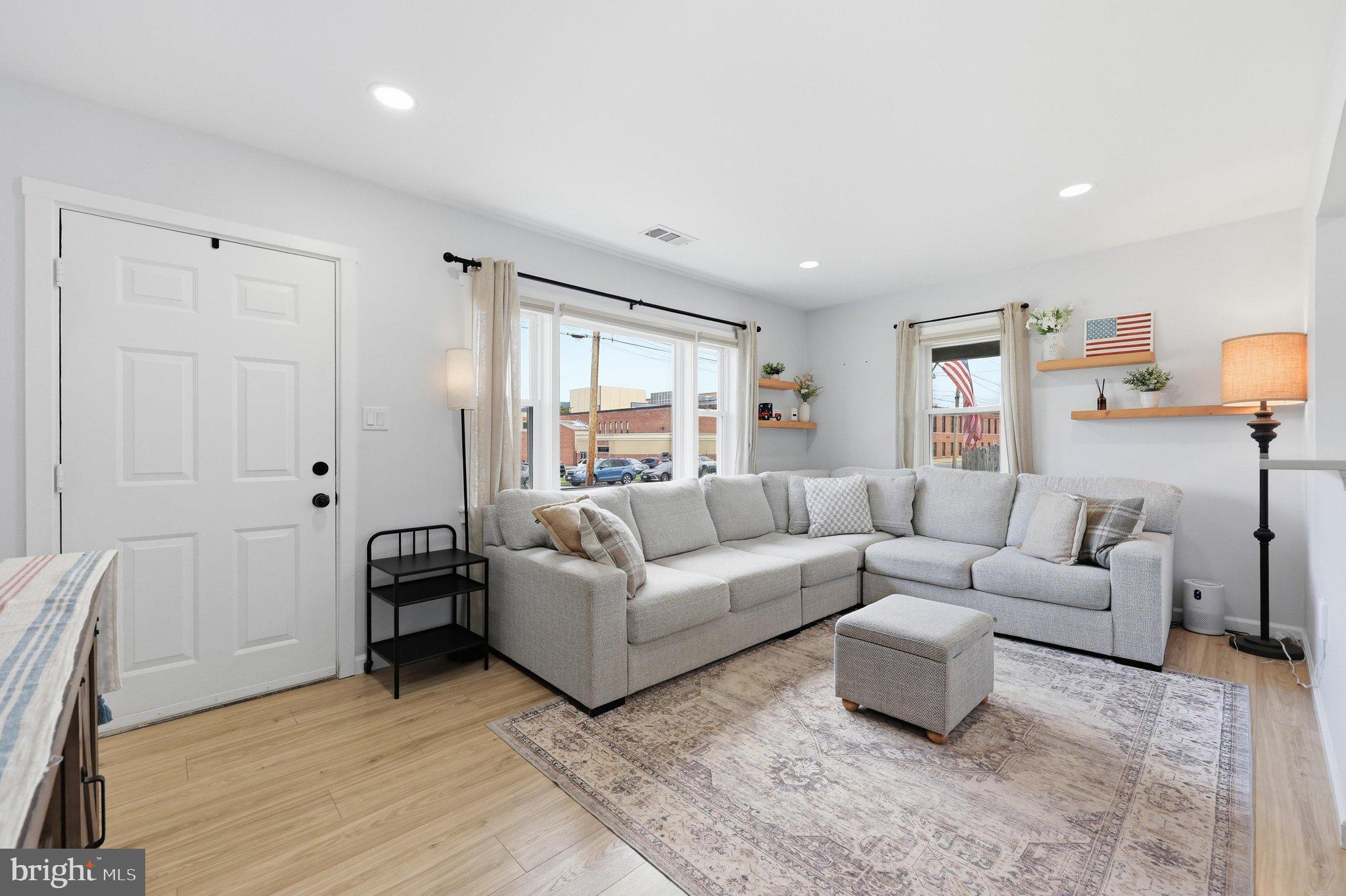 16 SUMMIT AVENUE