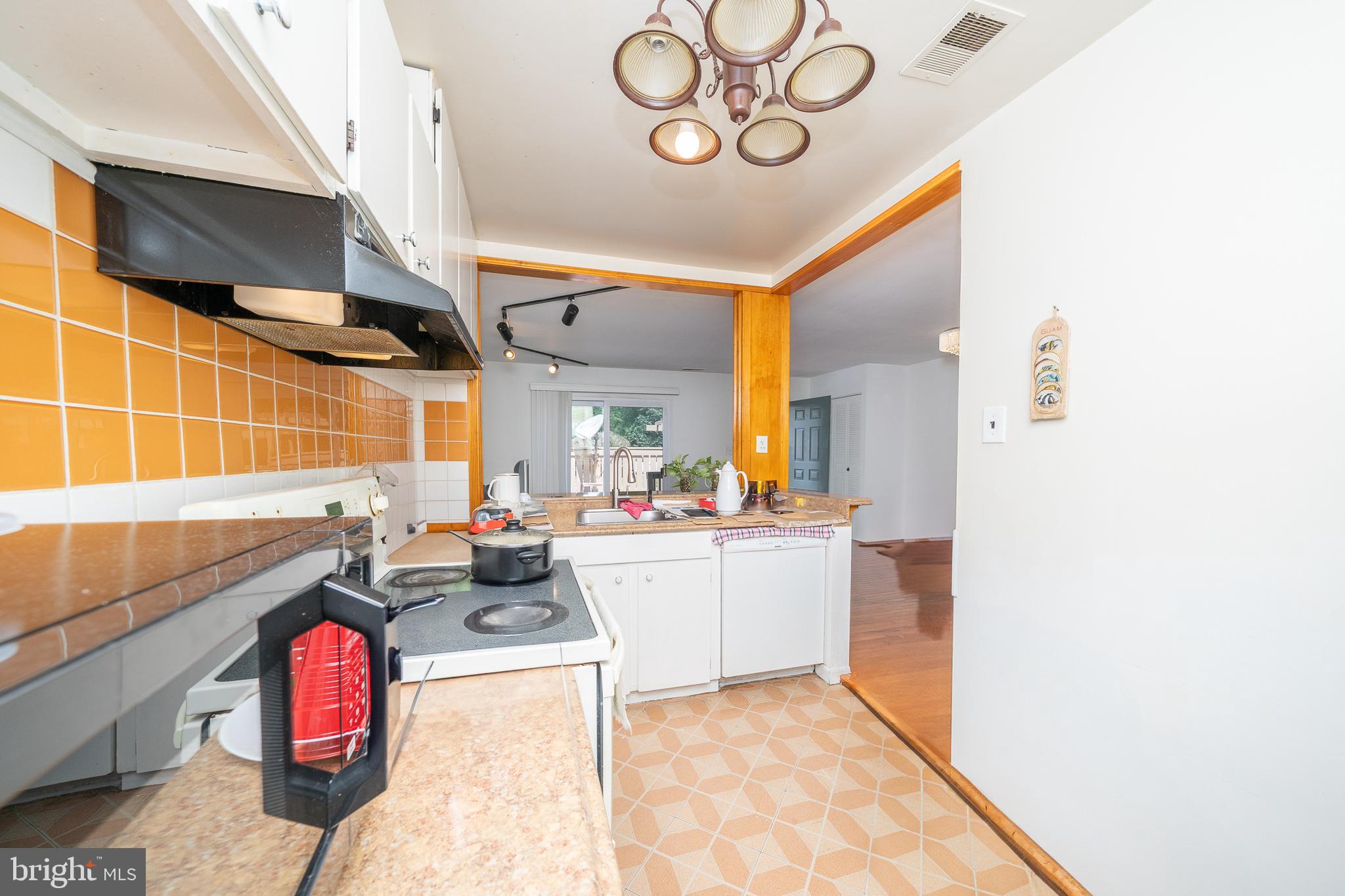 9943 FOREST VIEW PLACE