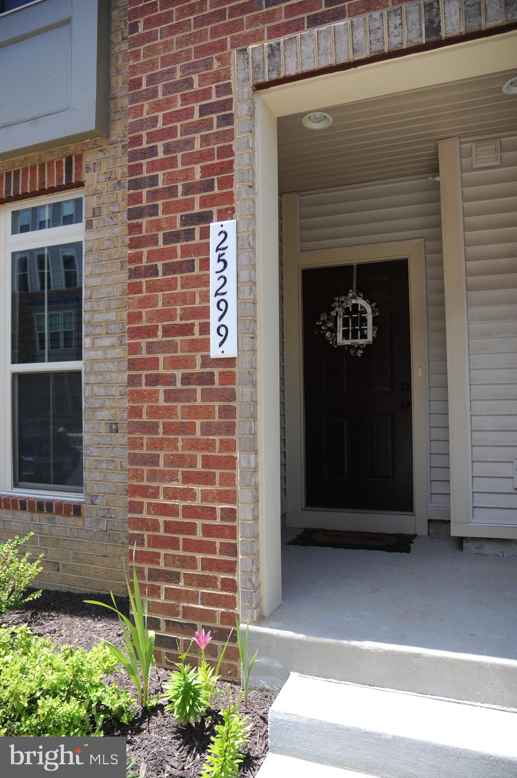 LOUDOUN CROSSING CONDOMINIUM - Residential