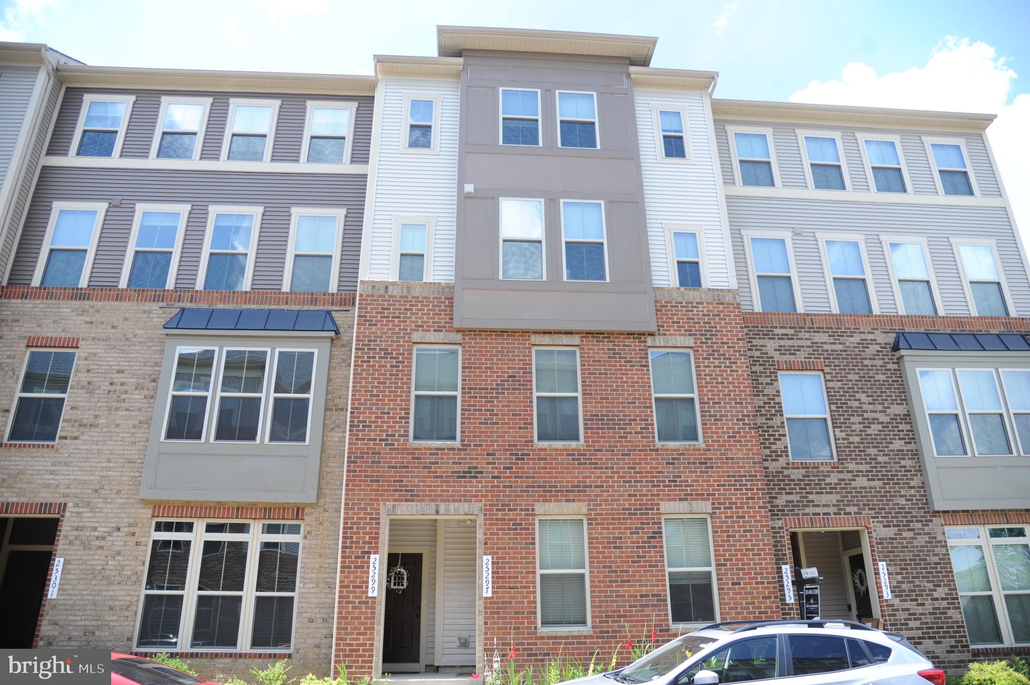 LOUDOUN CROSSING CONDOMINIUM - Residential