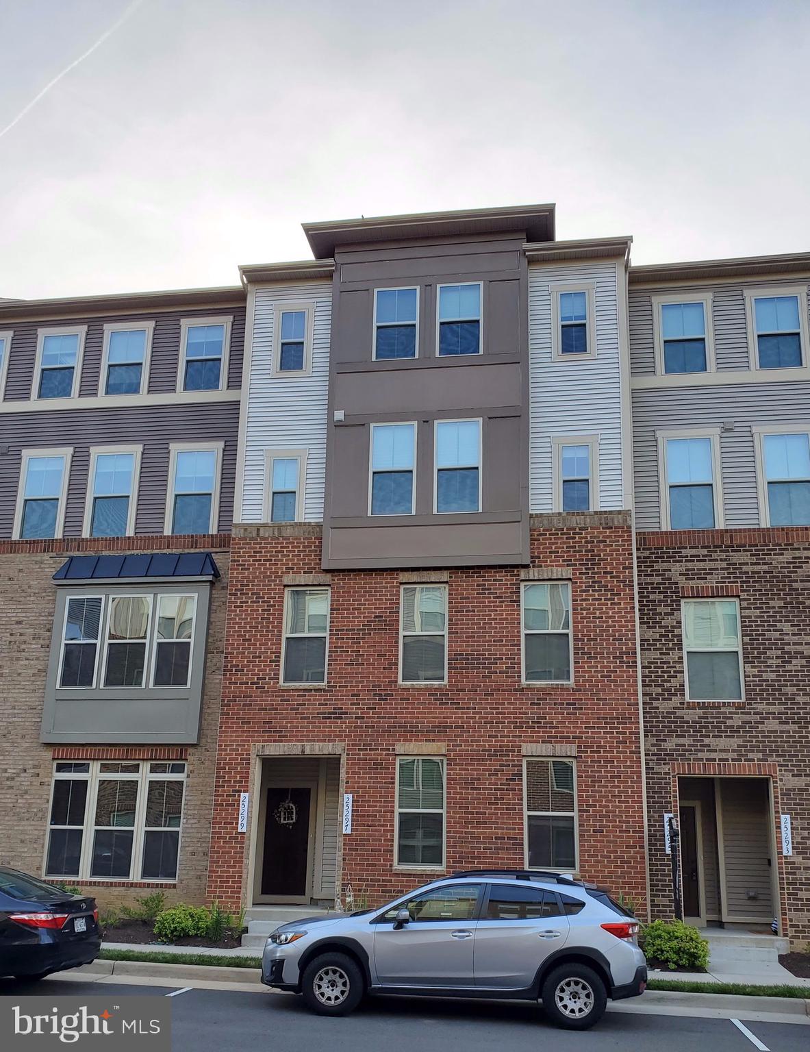 LOUDOUN CROSSING CONDOMINIUM - Residential