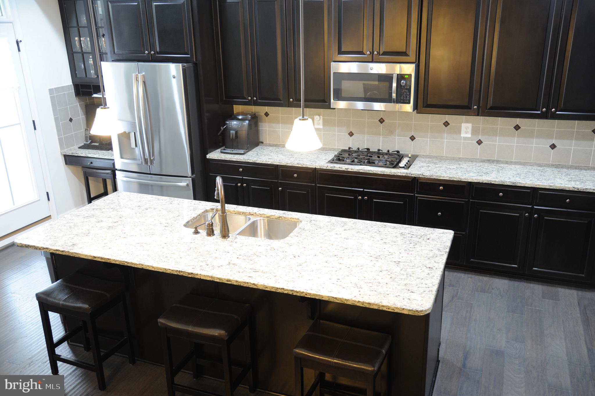 LOUDOUN CROSSING CONDOMINIUM - Residential