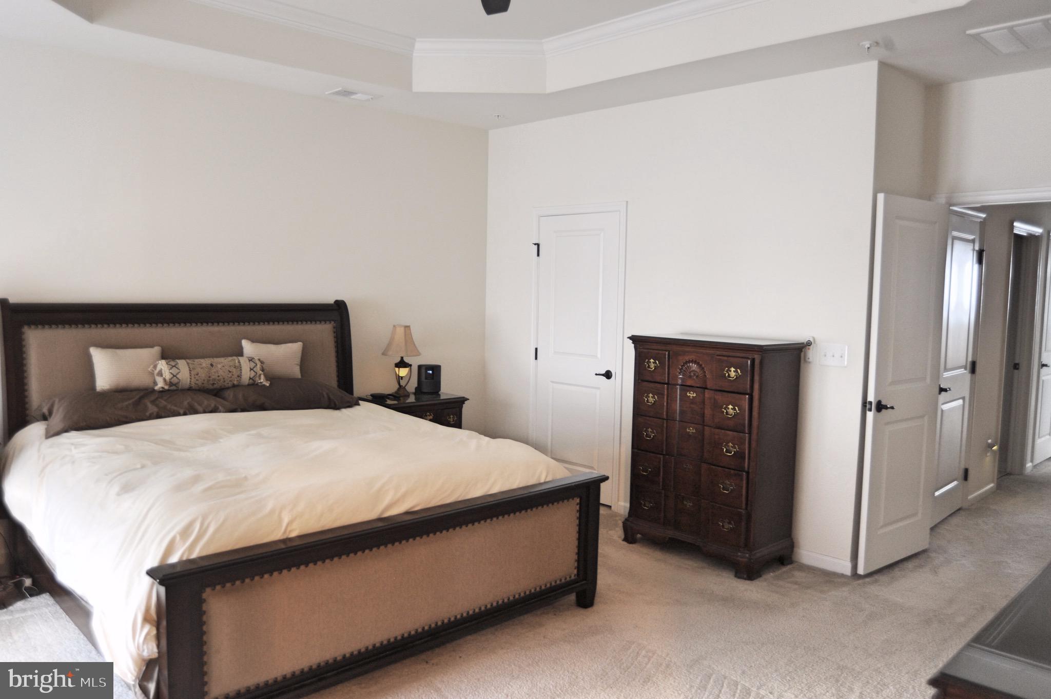 LOUDOUN CROSSING CONDOMINIUM - Residential