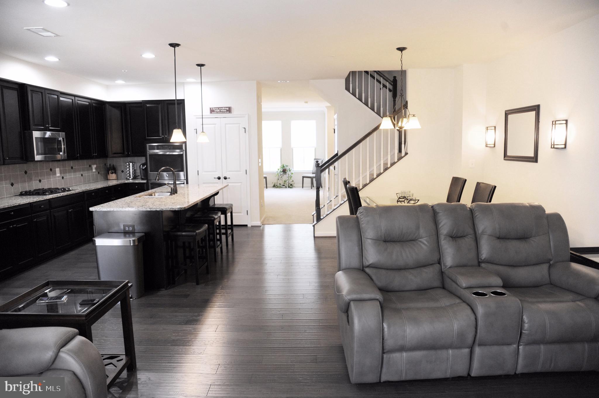 LOUDOUN CROSSING CONDOMINIUM - Residential