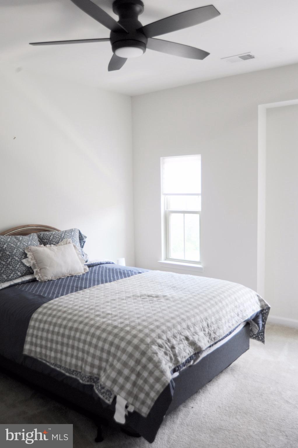 LOUDOUN CROSSING CONDOMINIUM - Residential