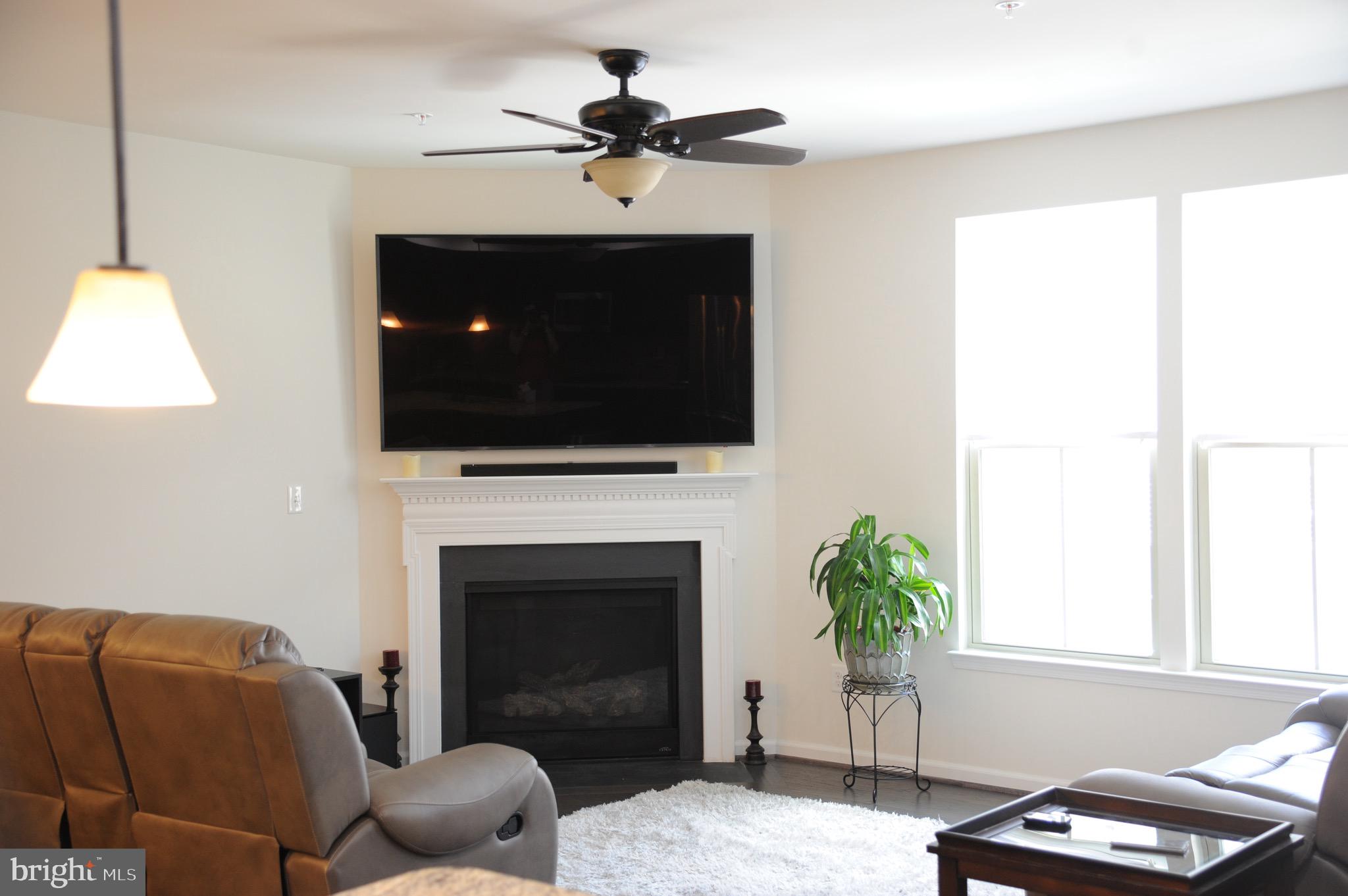 LOUDOUN CROSSING CONDOMINIUM - Residential