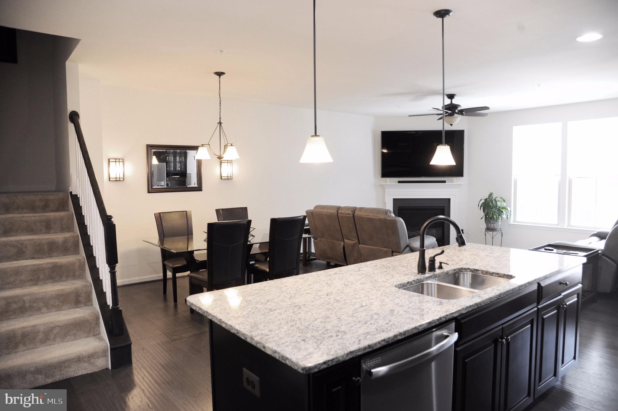 LOUDOUN CROSSING CONDOMINIUM - Residential