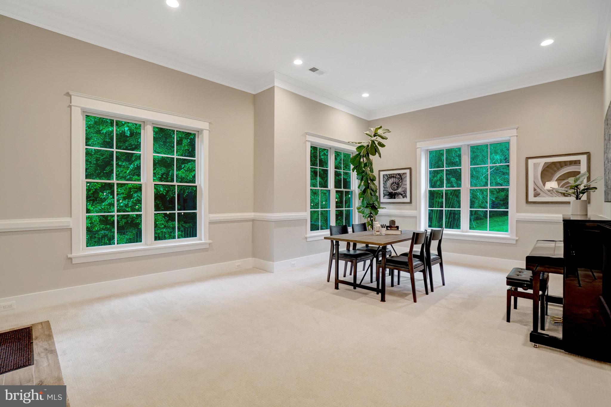 LORCOM GROVE - Residential