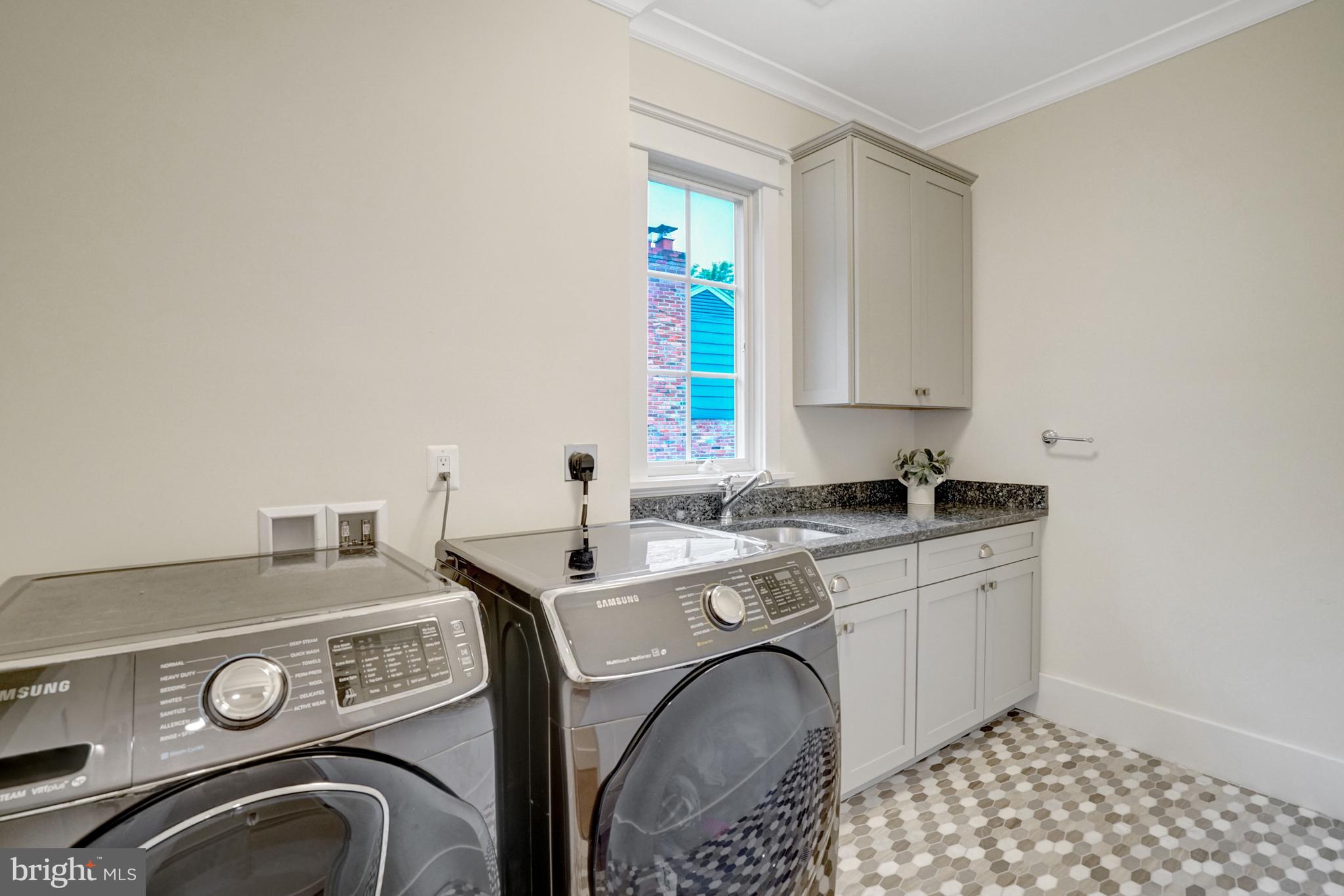 LORCOM GROVE - Residential