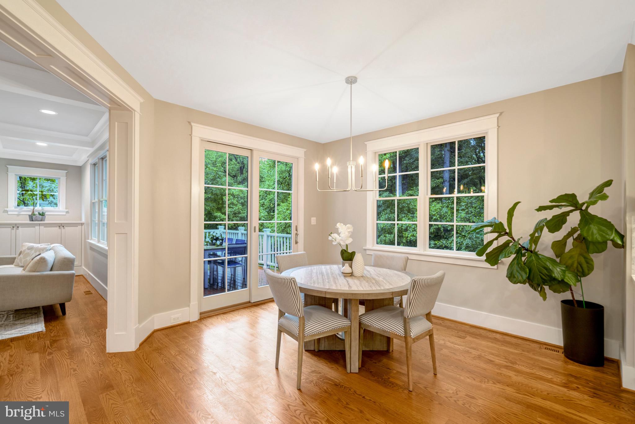 LORCOM GROVE - Residential