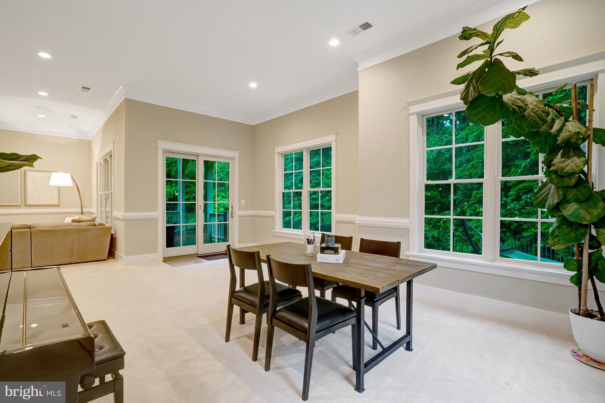 LORCOM GROVE - Residential