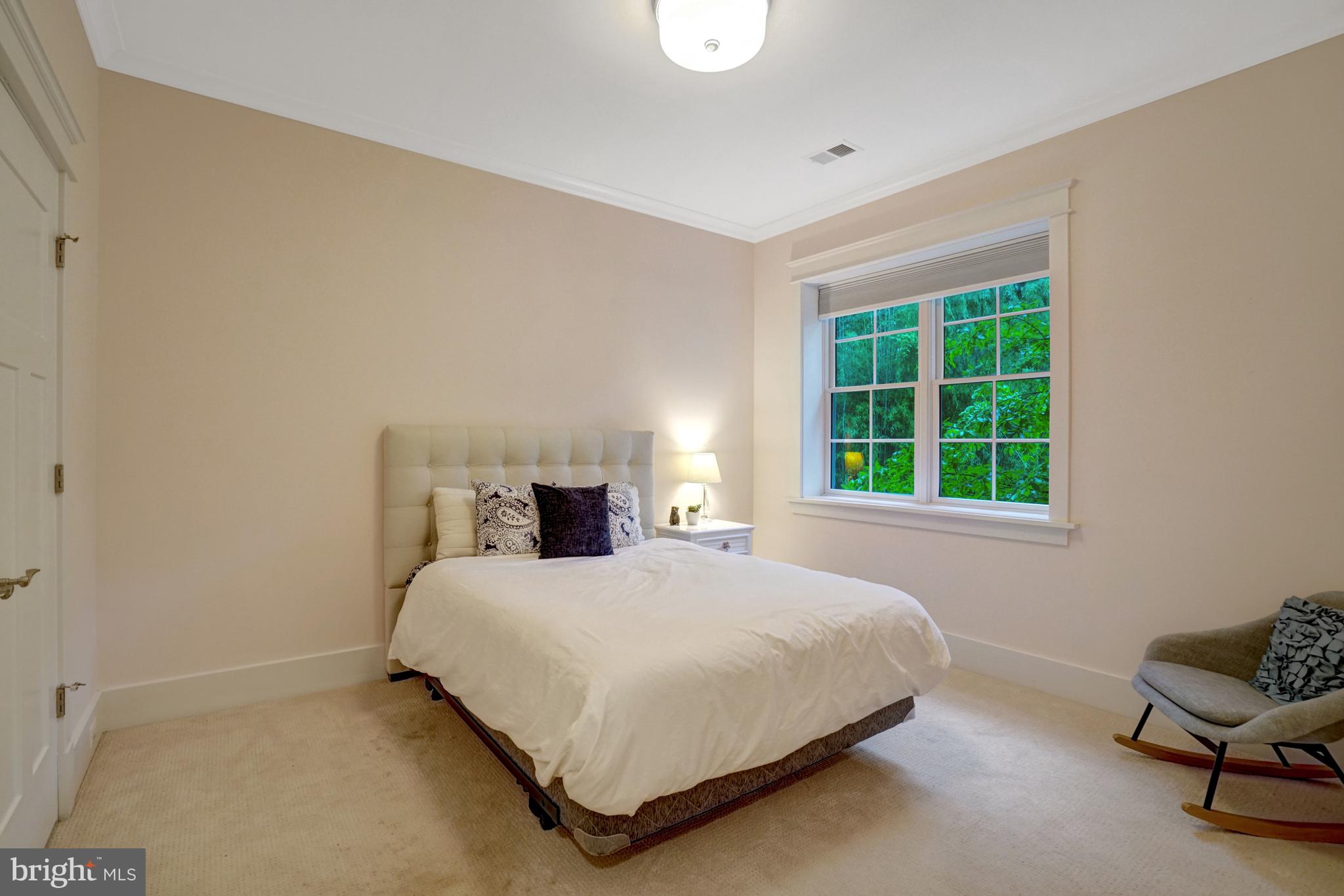 LORCOM GROVE - Residential