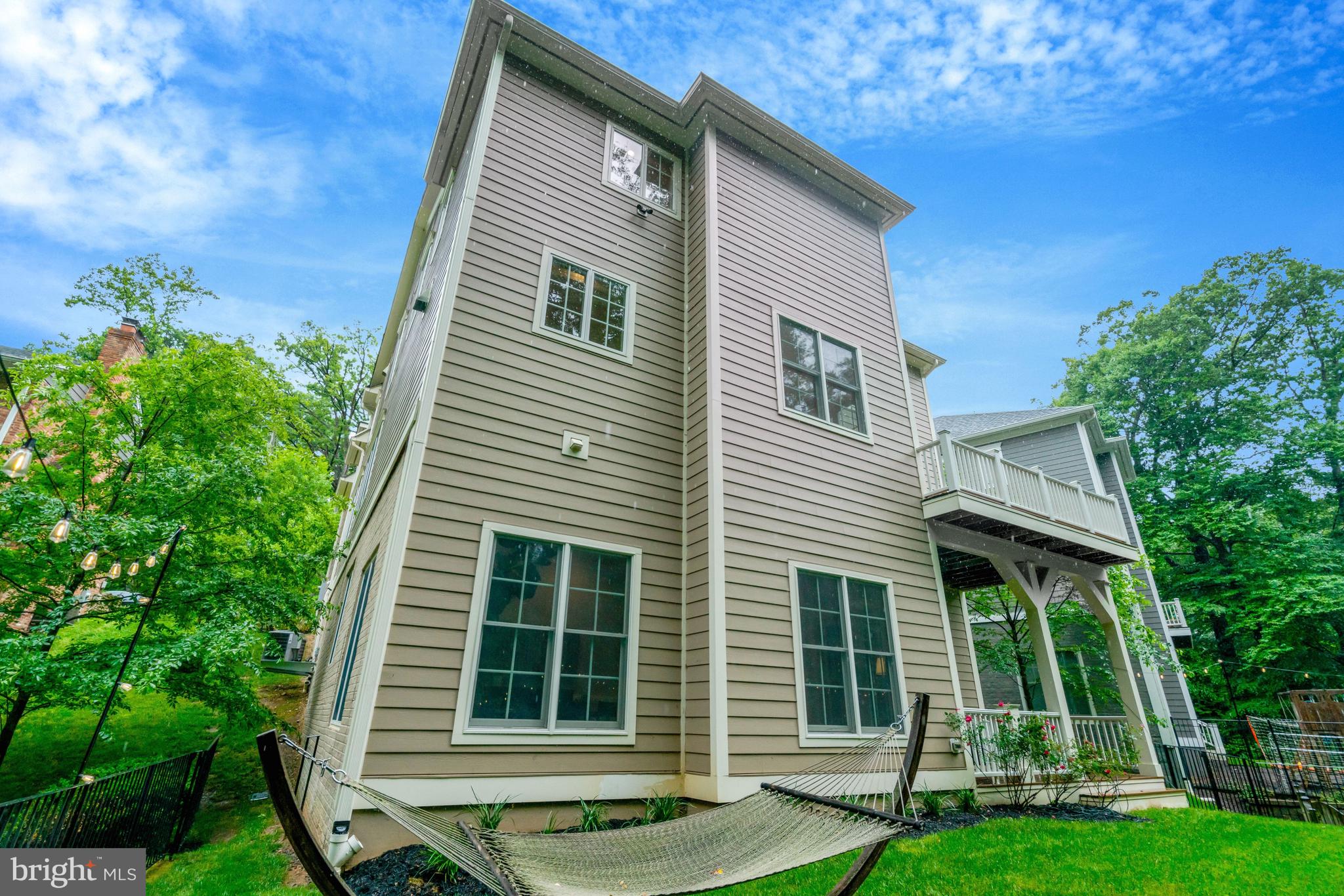 LORCOM GROVE - Residential