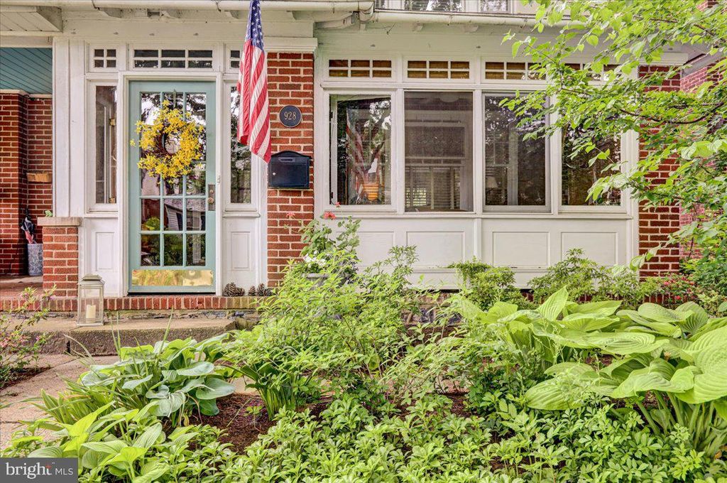 Photo of 928 Virginia Avenue, Lancaster, PA 17603 (MLS # PALA2051352)