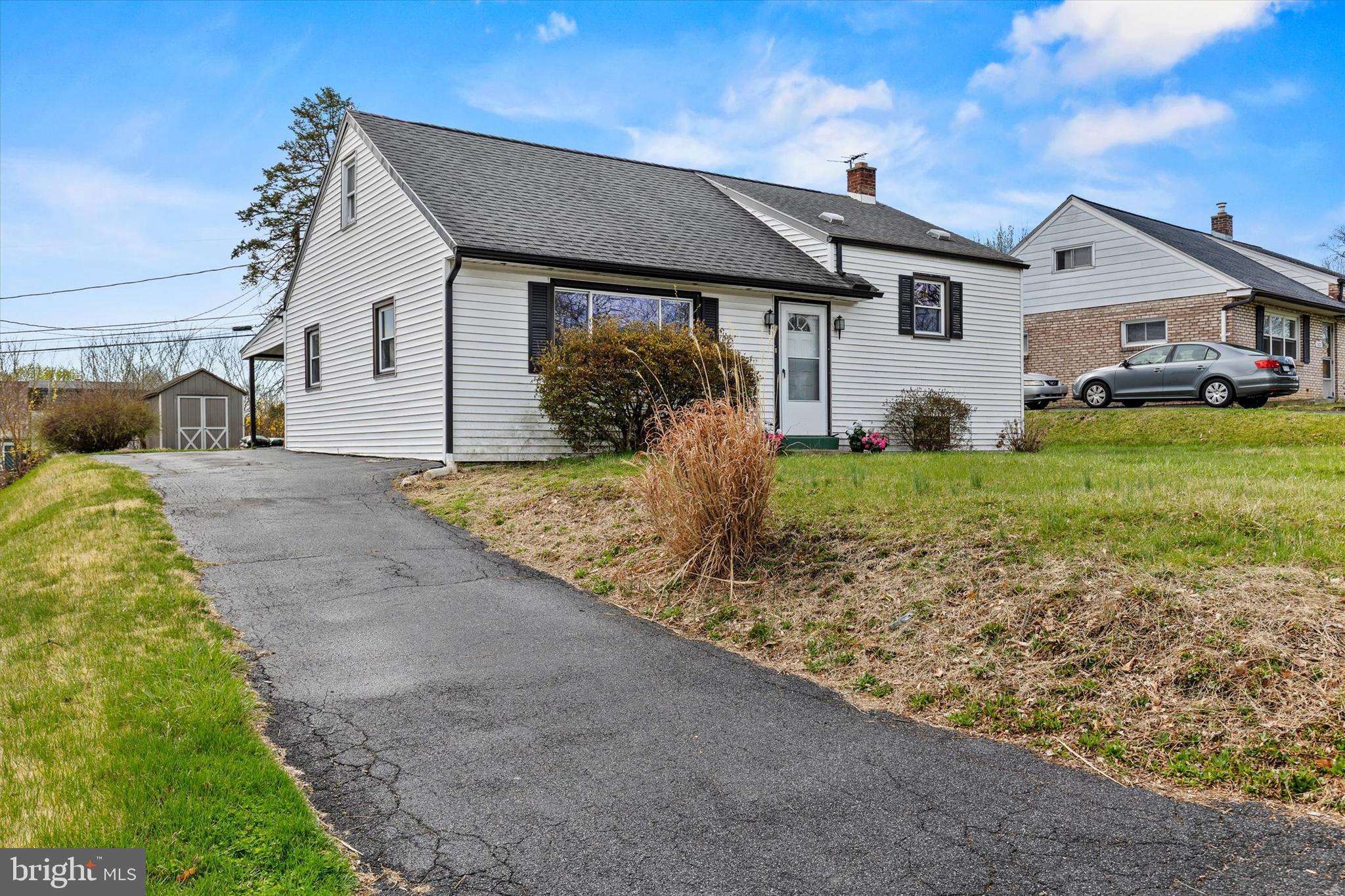 5209 CRESTWOOD DRIVE