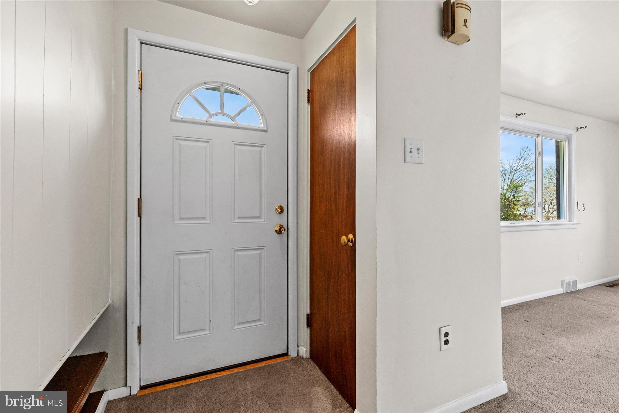 5209 CRESTWOOD DRIVE