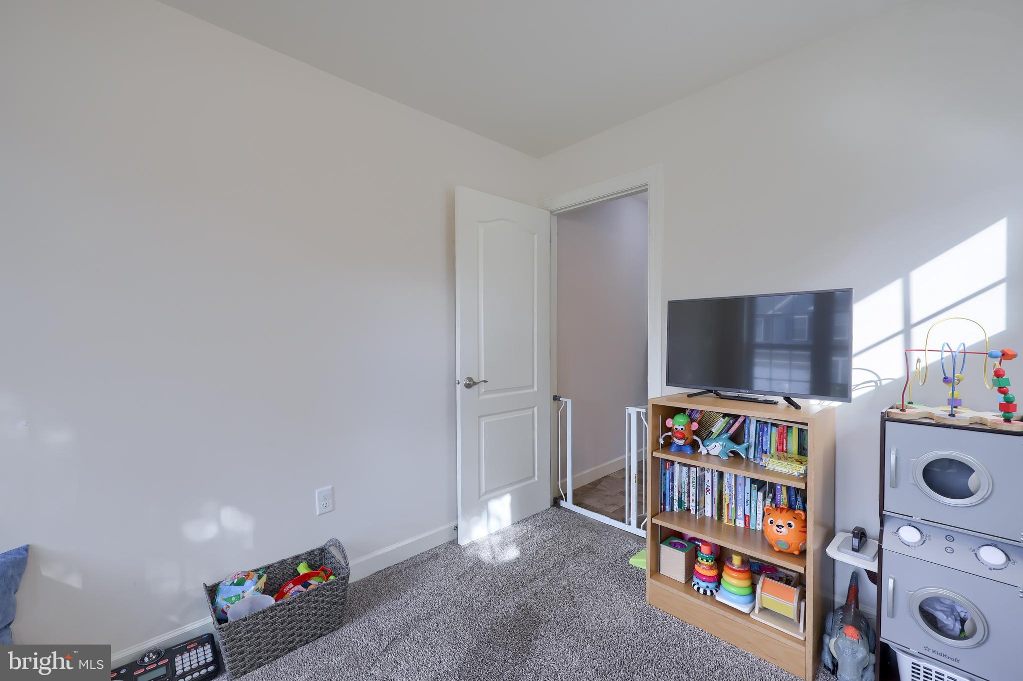 ELM TREE - Residential