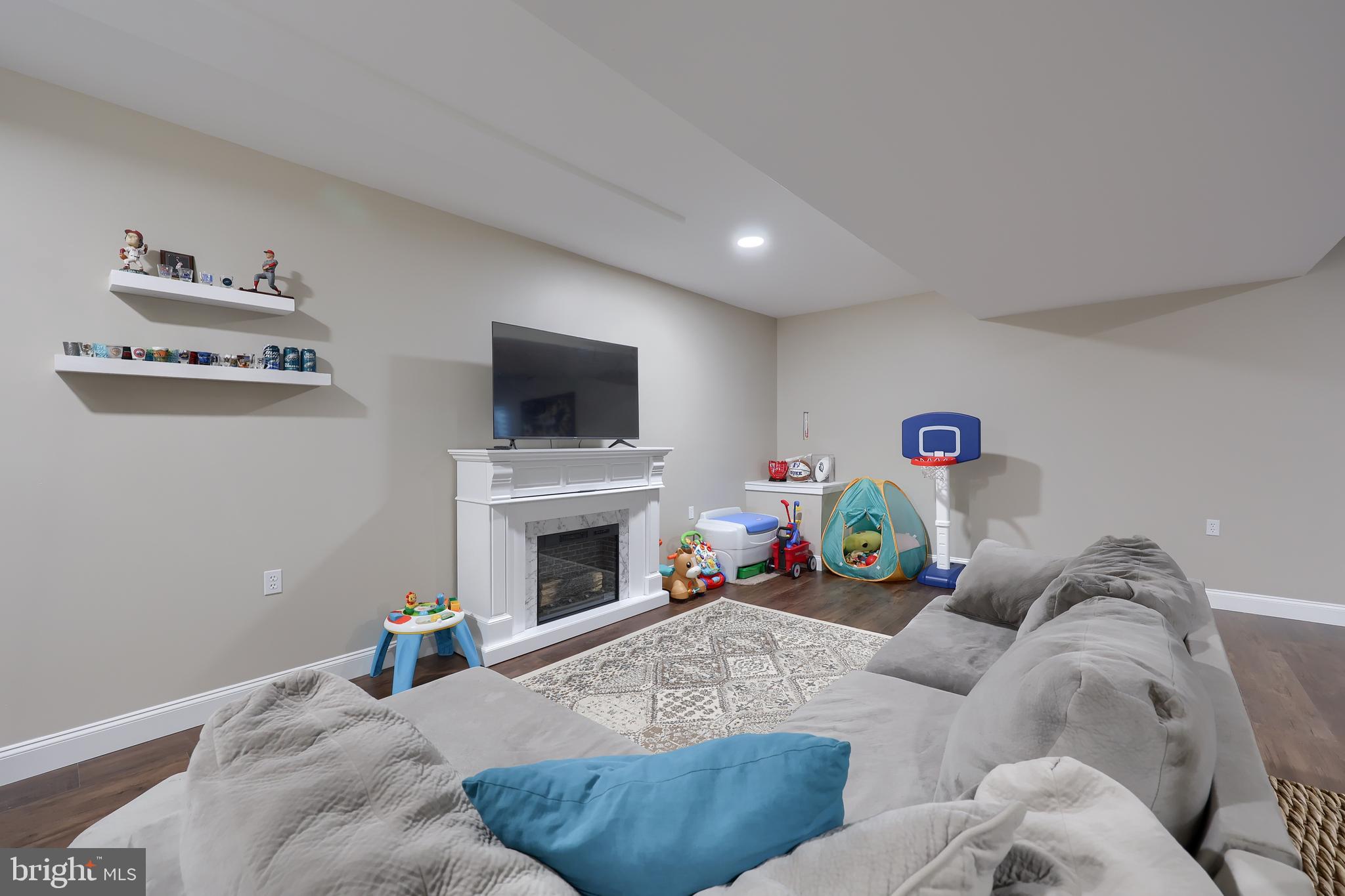 ELM TREE - Residential