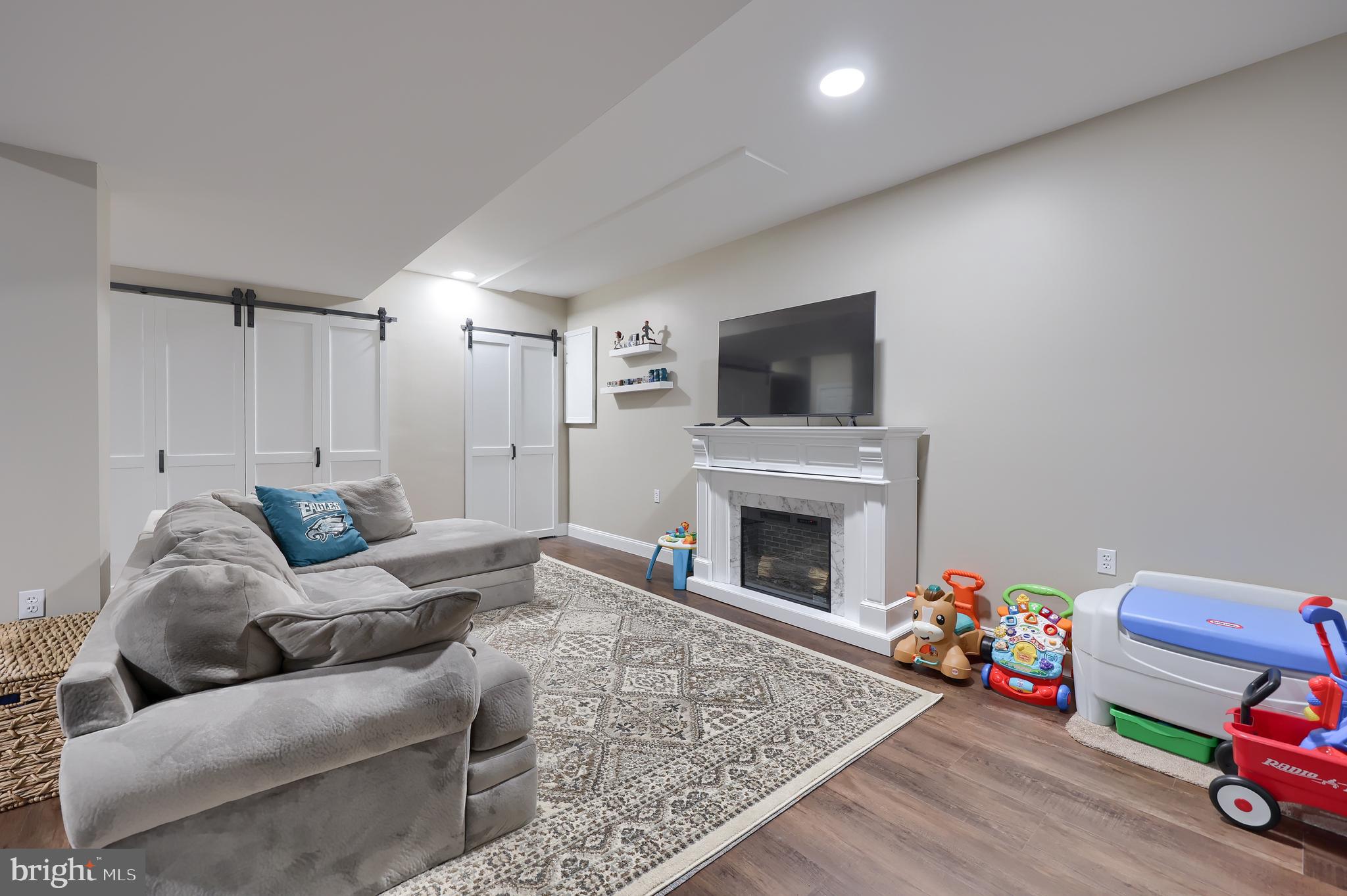 ELM TREE - Residential