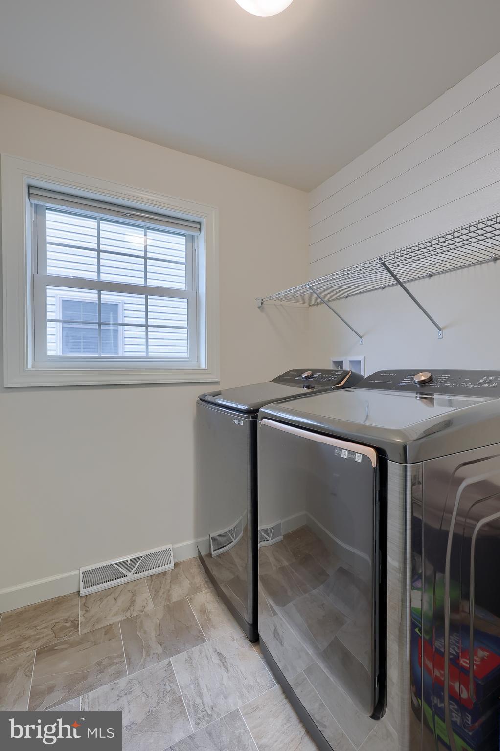 ELM TREE - Residential