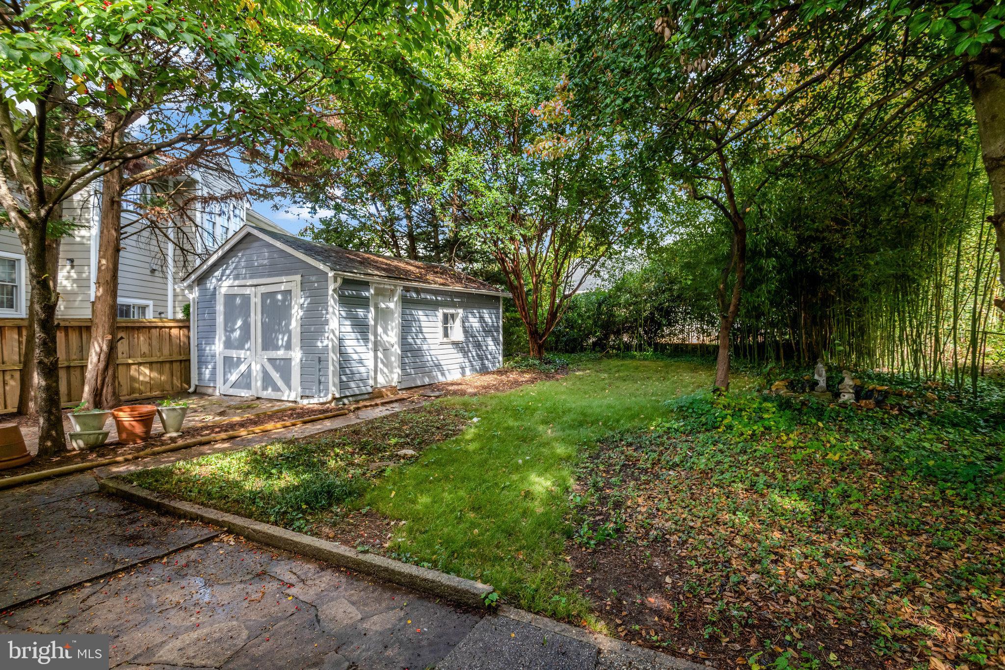 LYON VILLAGE - Residential