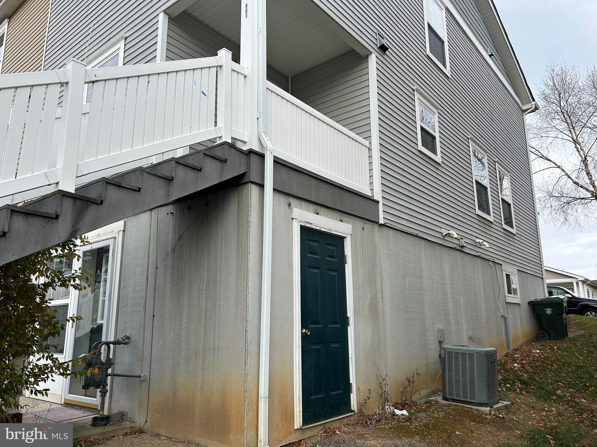 GATEWAY CROSSING - Residential Lease