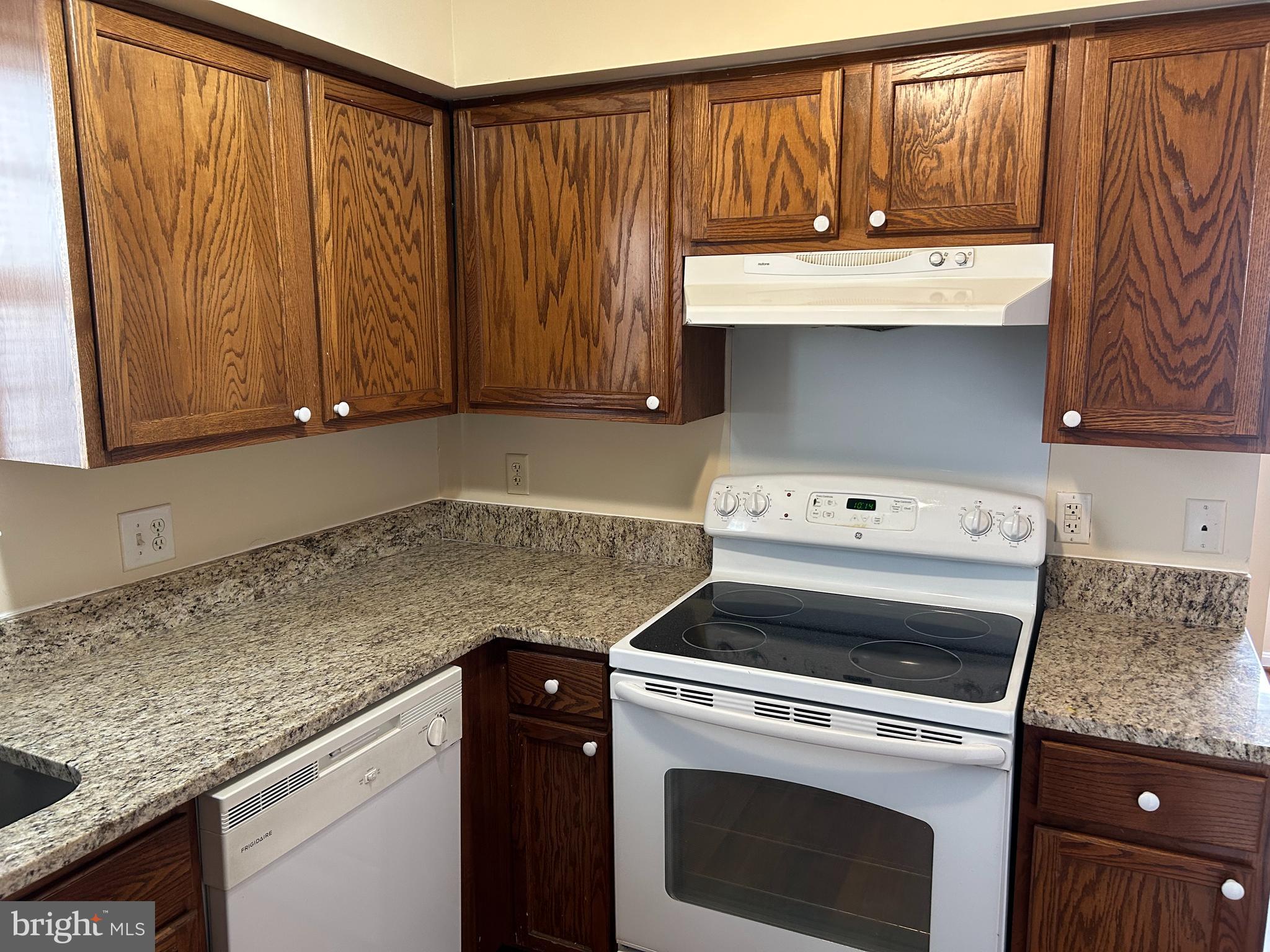 GATEWAY CROSSING - Residential Lease